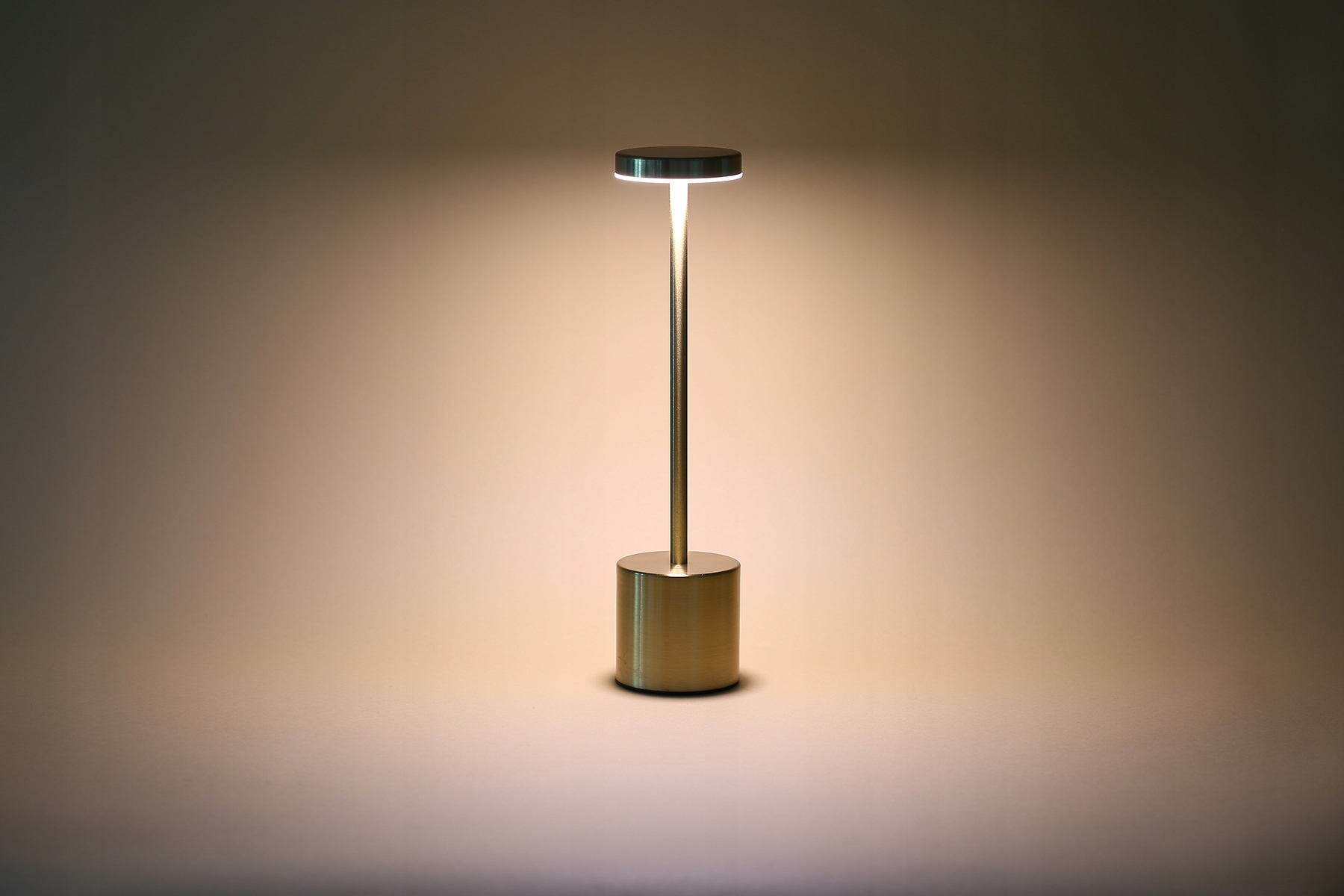 BEZPRZEWODOWA LAMPKA NOCNA DOTYKOWA LED DO RESTAURACJI HOTELU 3 TRYBY Zasilanie akumulatorowe