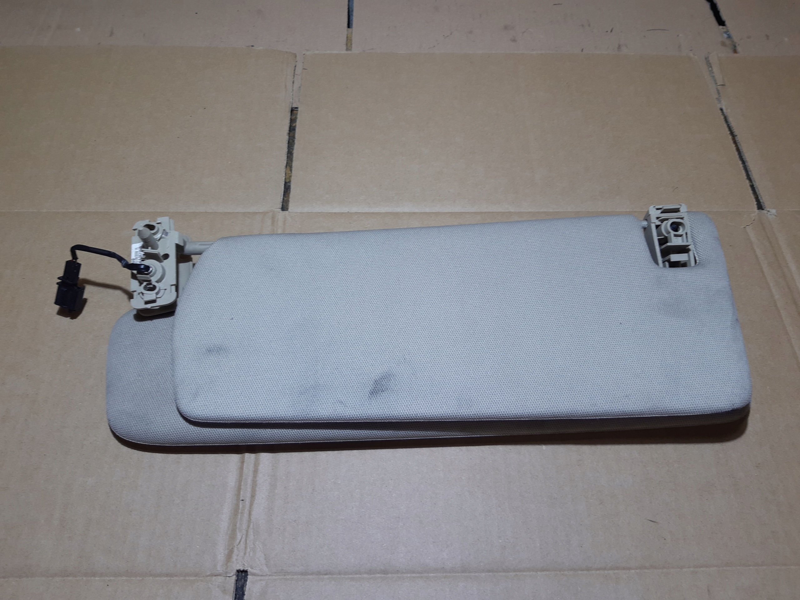 AUDI Q7 4L cover PRZECIWSLONECZNA visor visor left left 4L0857551B