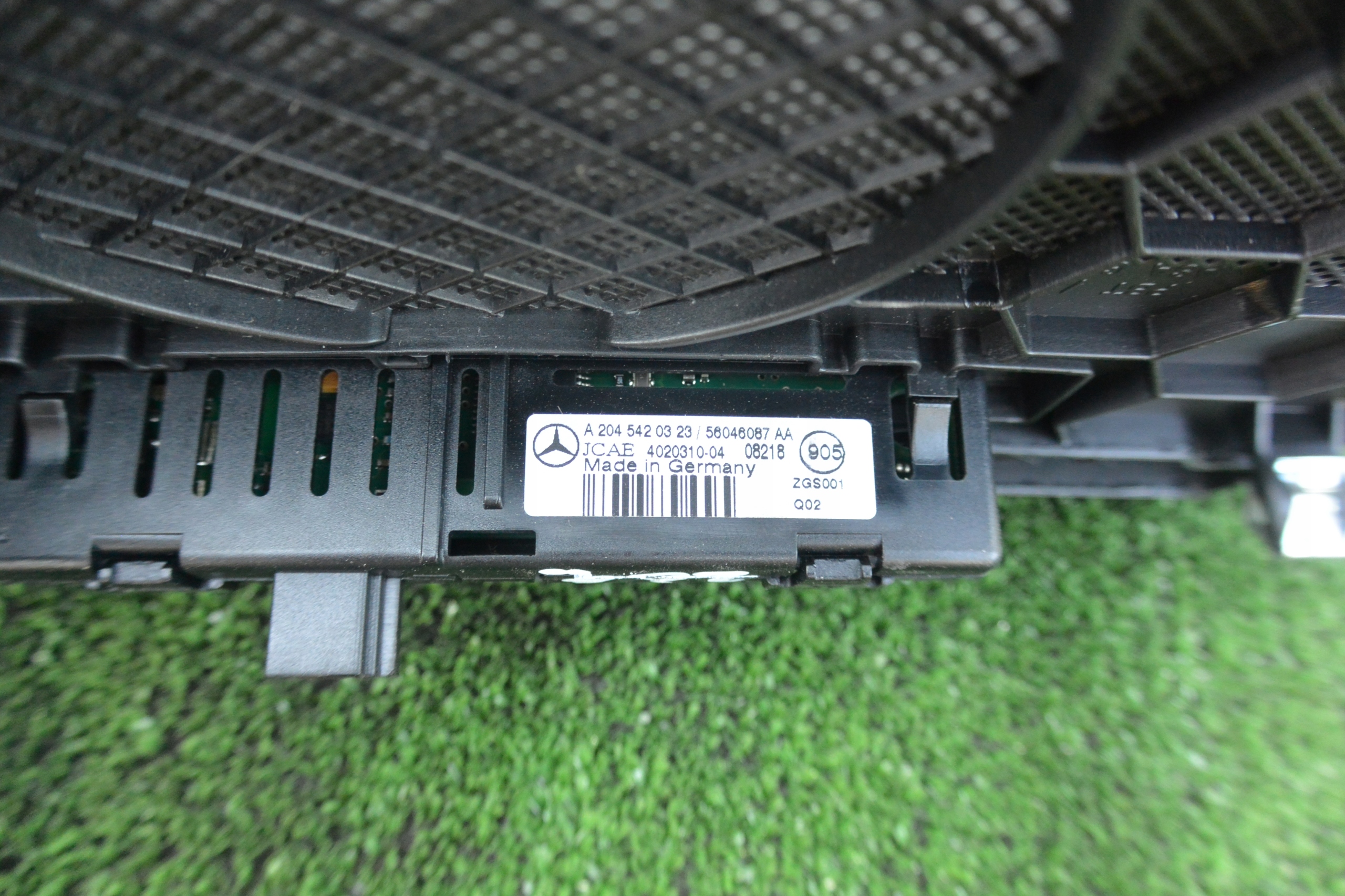 grid consoles display PDC MERCEDES W204 EU