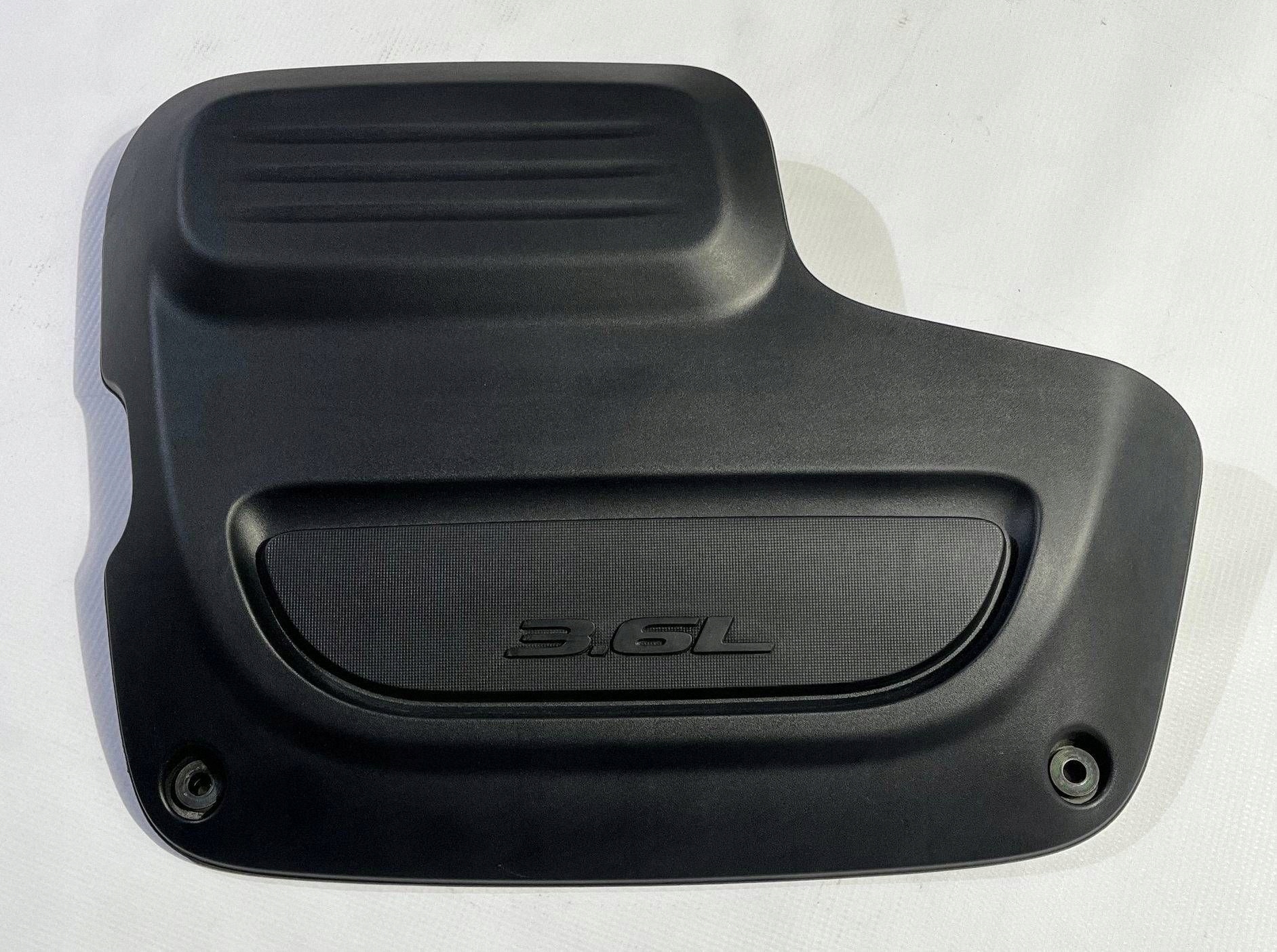 cover upper of the engine Chrysler Pacifica 2021