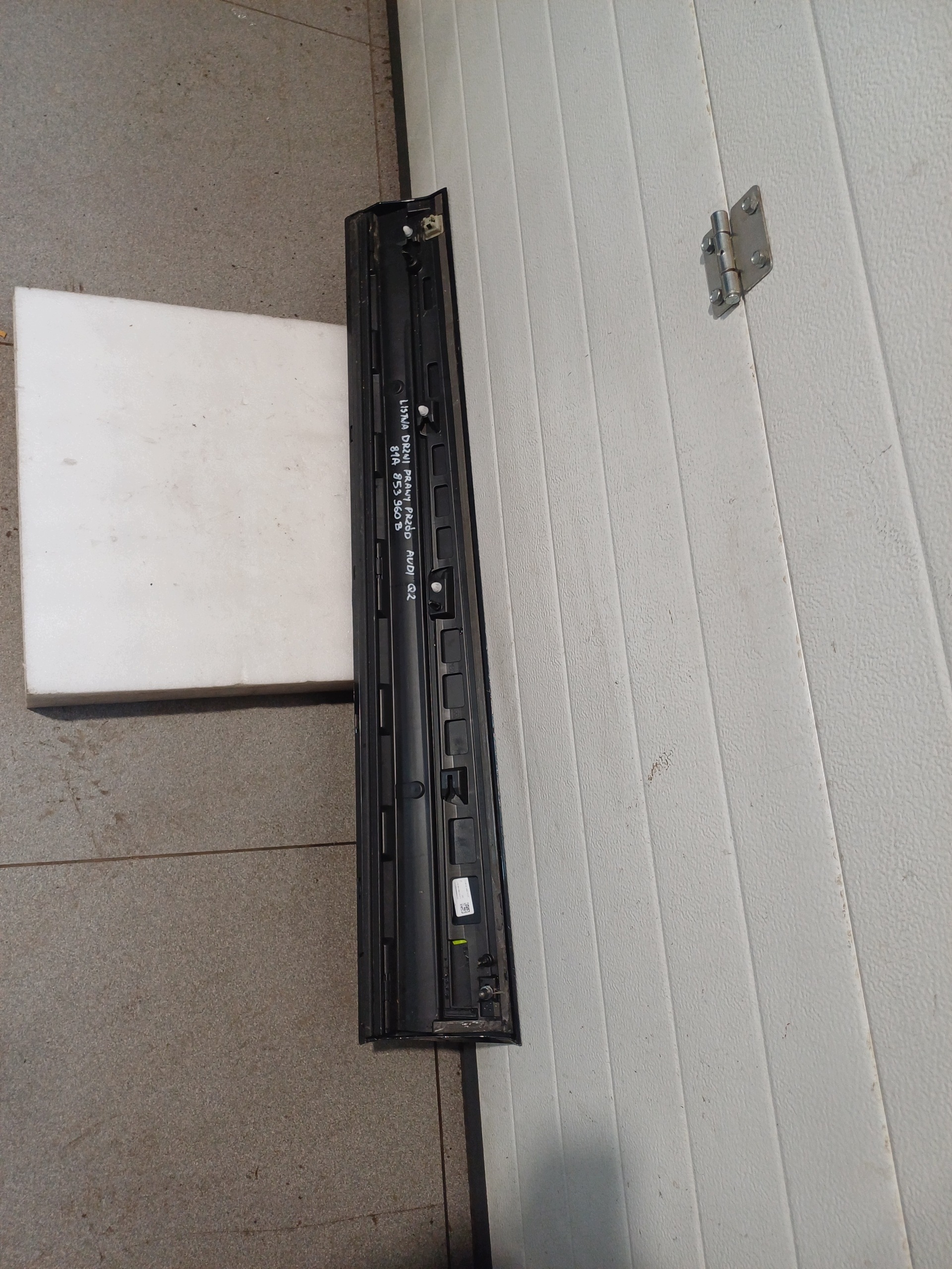 moulding door right front AUDI Q2 81A853960B