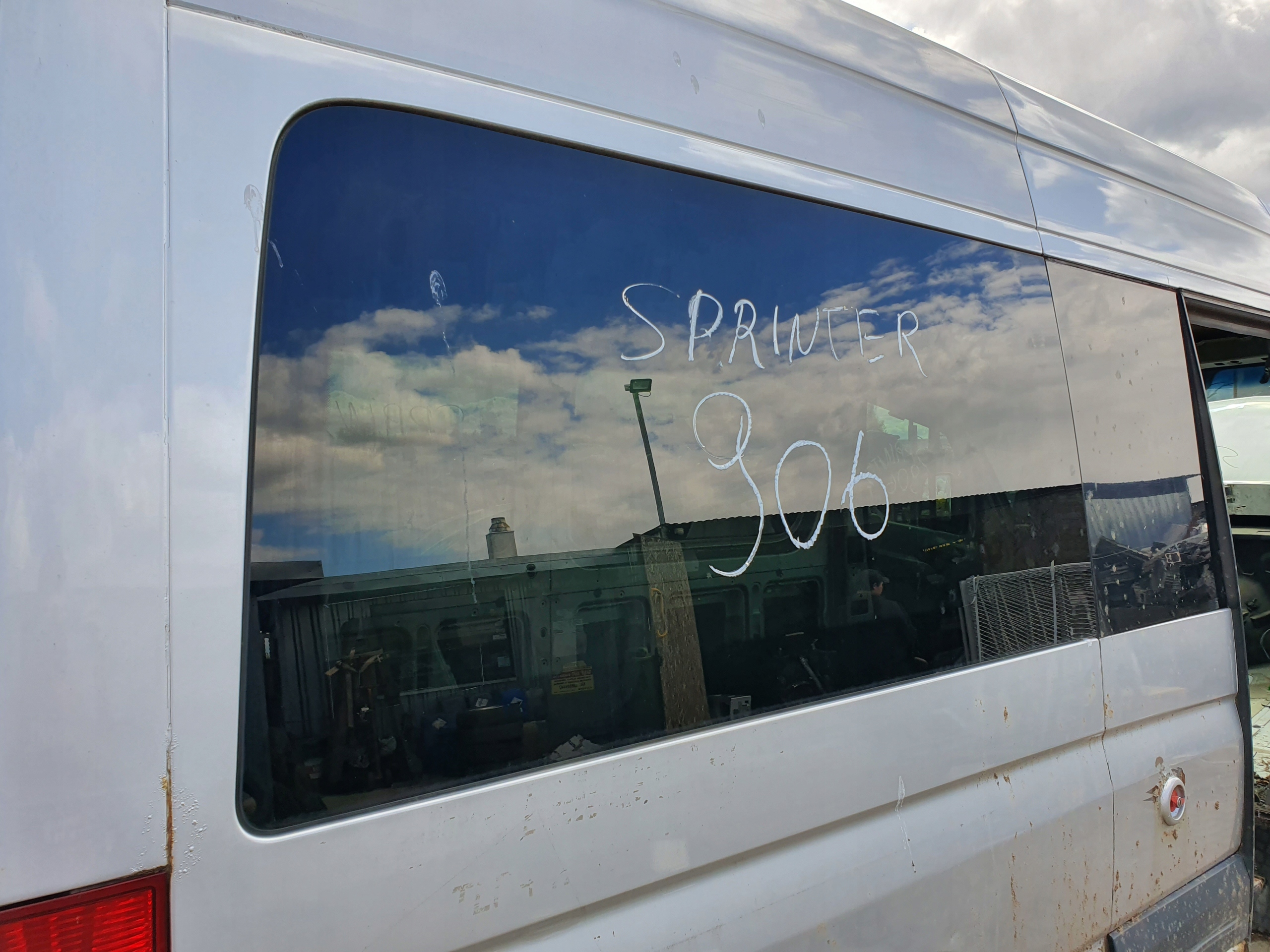 Боковое стекло заднее правое MB Sprinter W906 (средний)