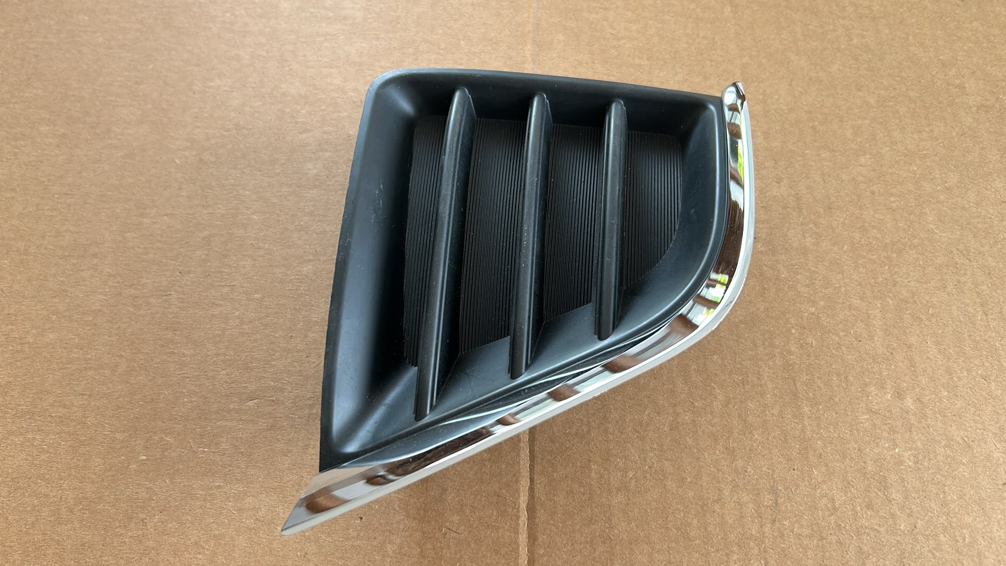 grid spoiler of a bumper fog lights CHROM left front TOYOTA COROLLA E16 E18