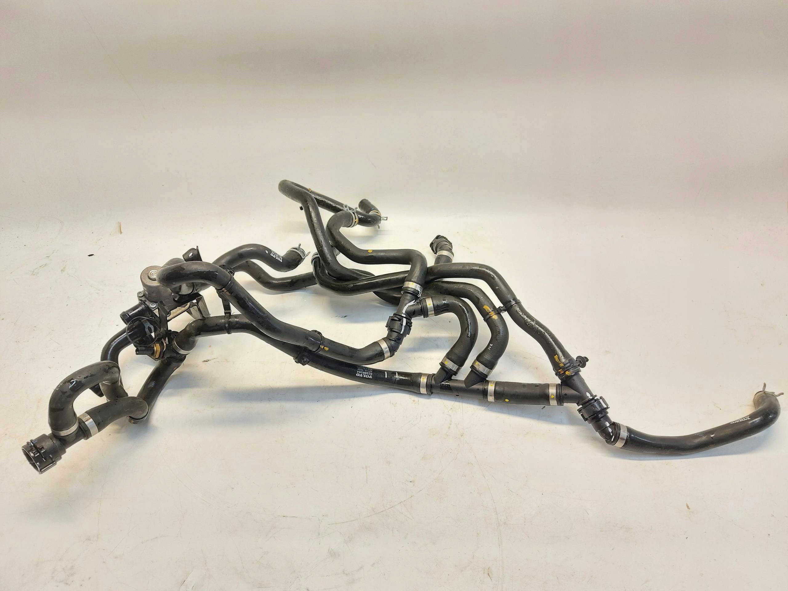 VOLVO XC40 LIFT prijenos cijev vode 32138733