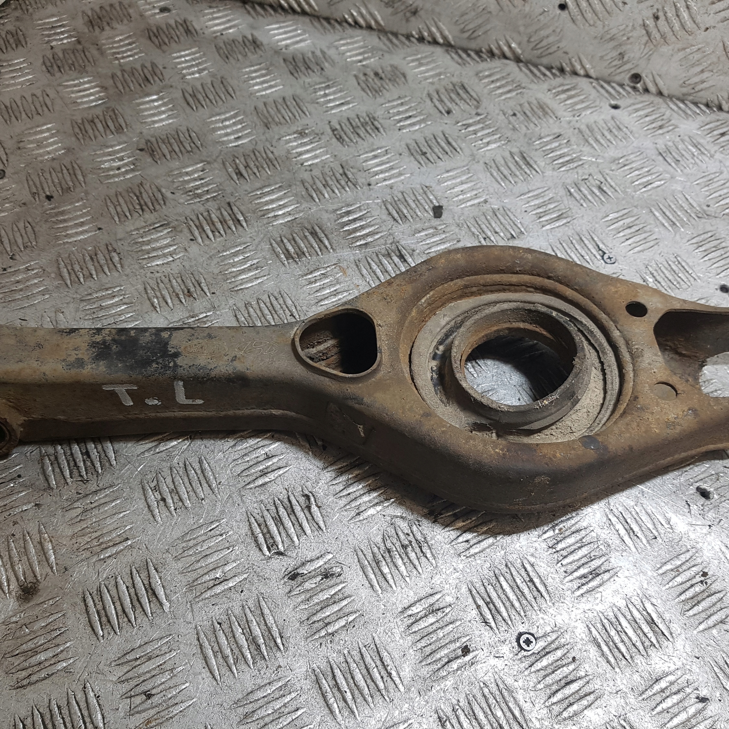 arm left rear lower HYUNDAI I30 II