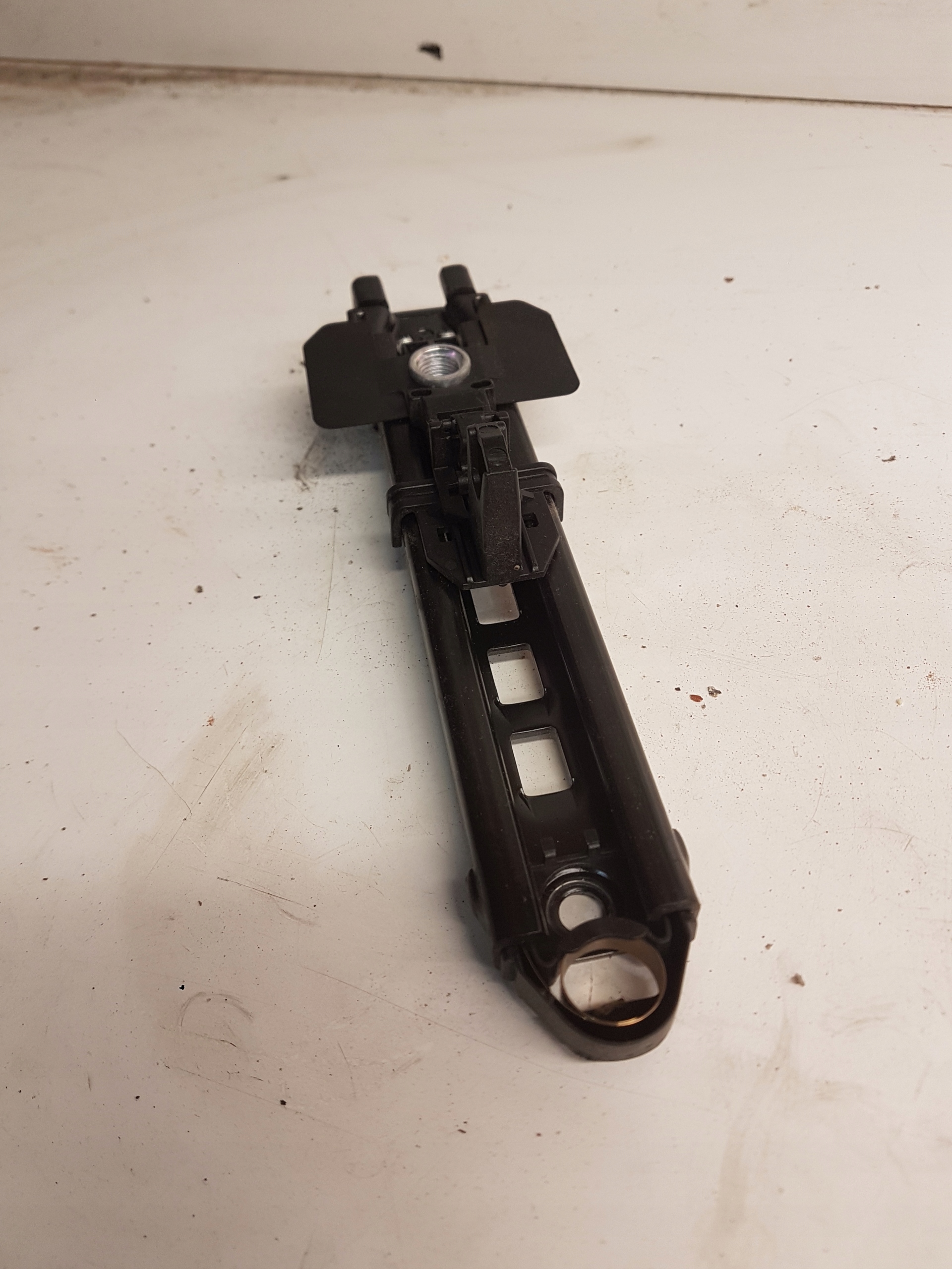 REGULACJA stěny AUDI A4 A5 A6 A7 A8 8K0857833B