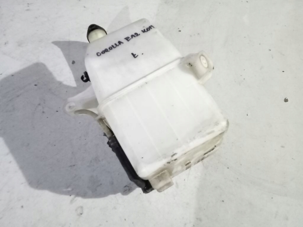 Toyota Corolla E12 kombi tank washers