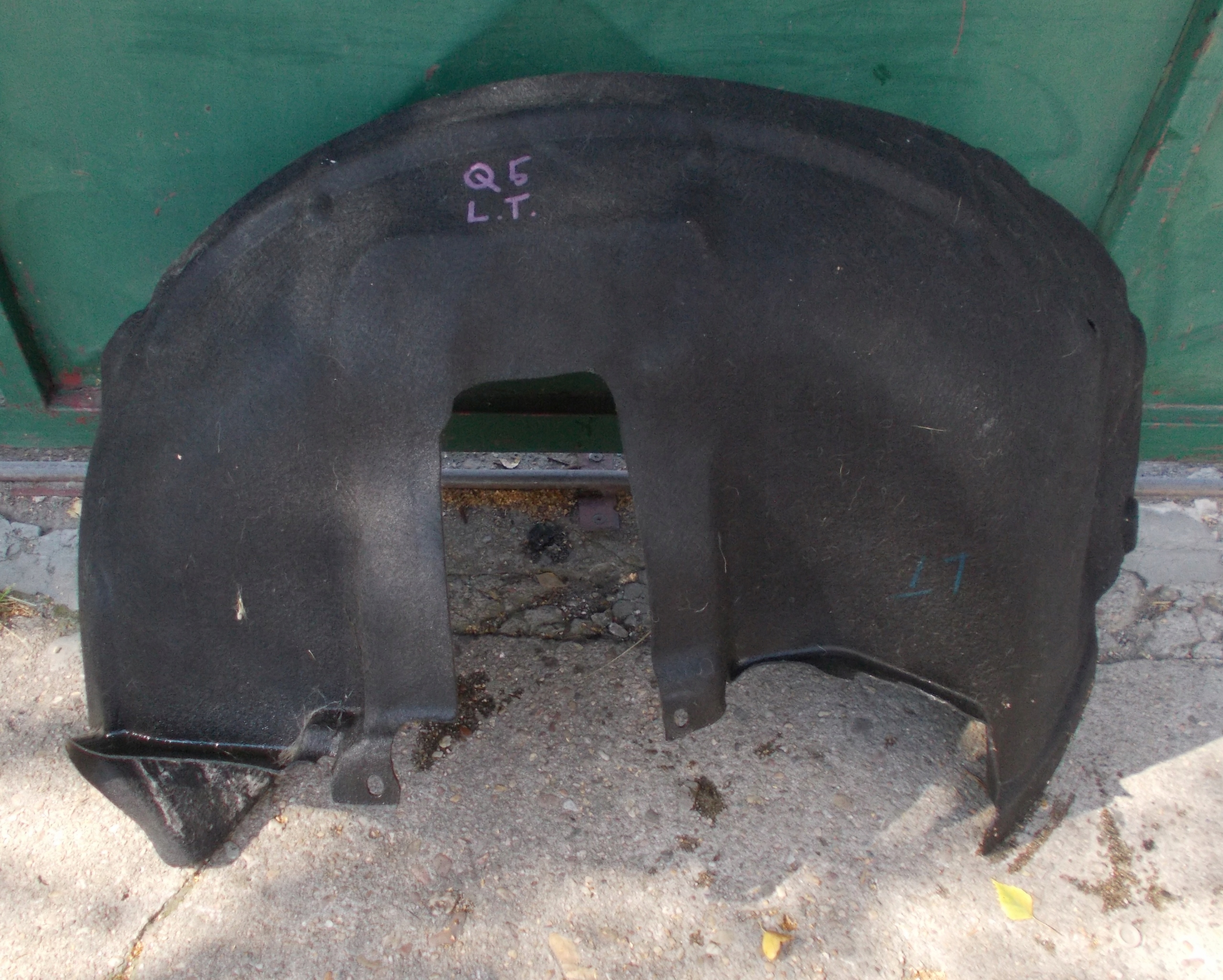 AUDI Q5 mudguard left rear part