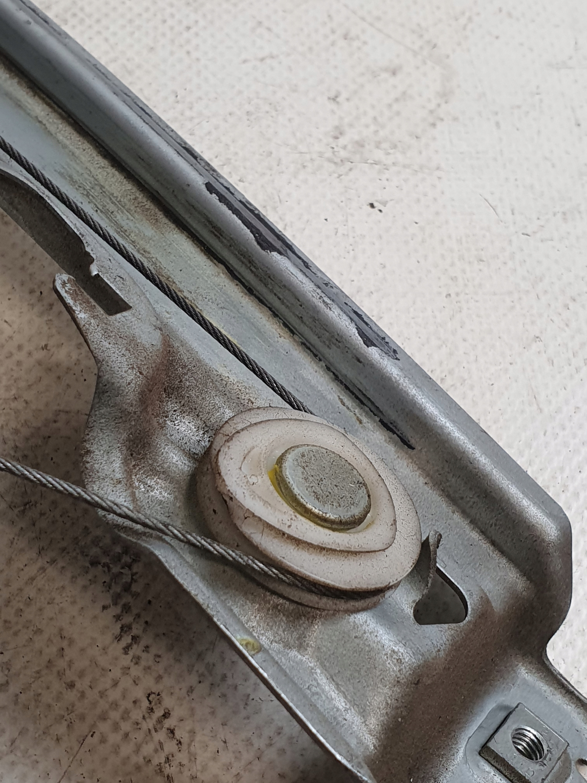 window regulator manual right rear part 8200291155 RENAULT CLIO III 5D 05r.