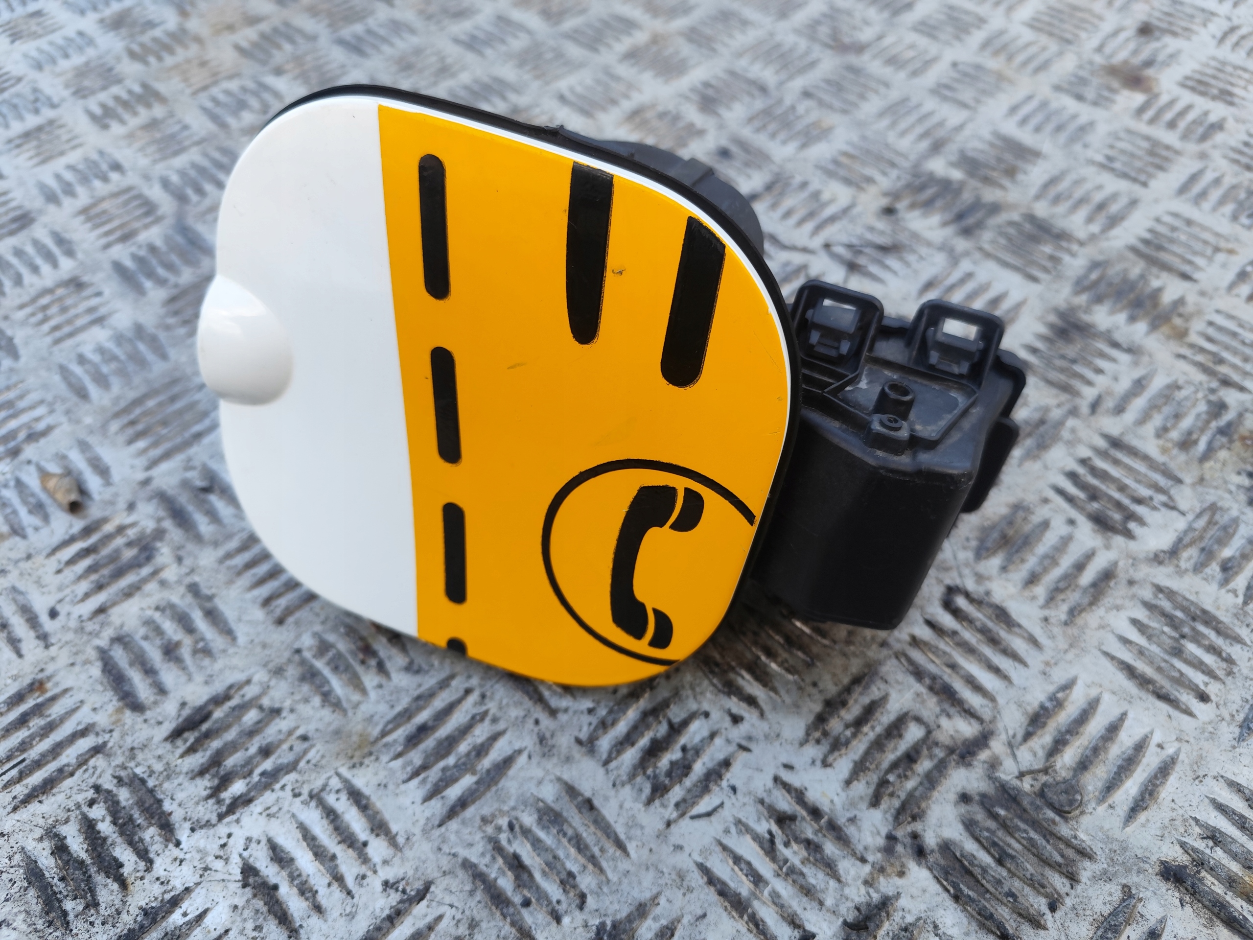 RENAULT TWINGO III Tankklappe des Kraftstoffsbehälters