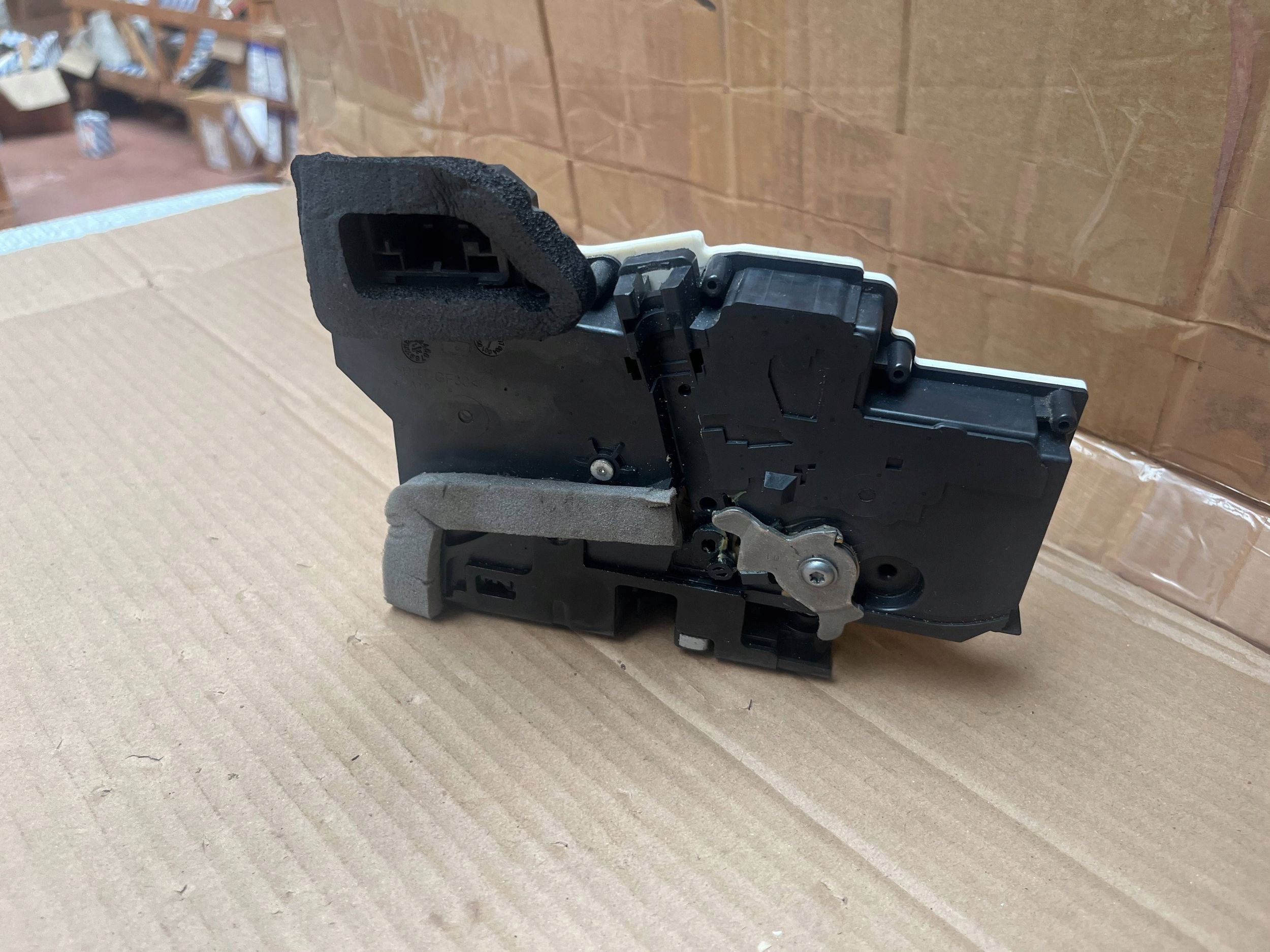 AUDI Q8 A6 A7 lock door left rear part 4K0839015Q original !