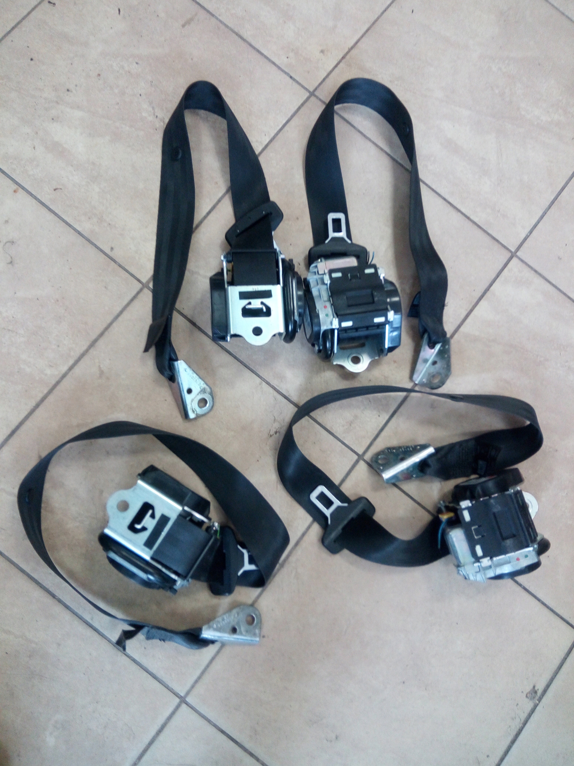 3T9857447 3T9857448 - НАТЯЖИТЕЛЬ РЕМНЯ SKODA SUPERB II КОМПЛЕКТ. ЗАДНЯЯ ЧАСТЬ.*