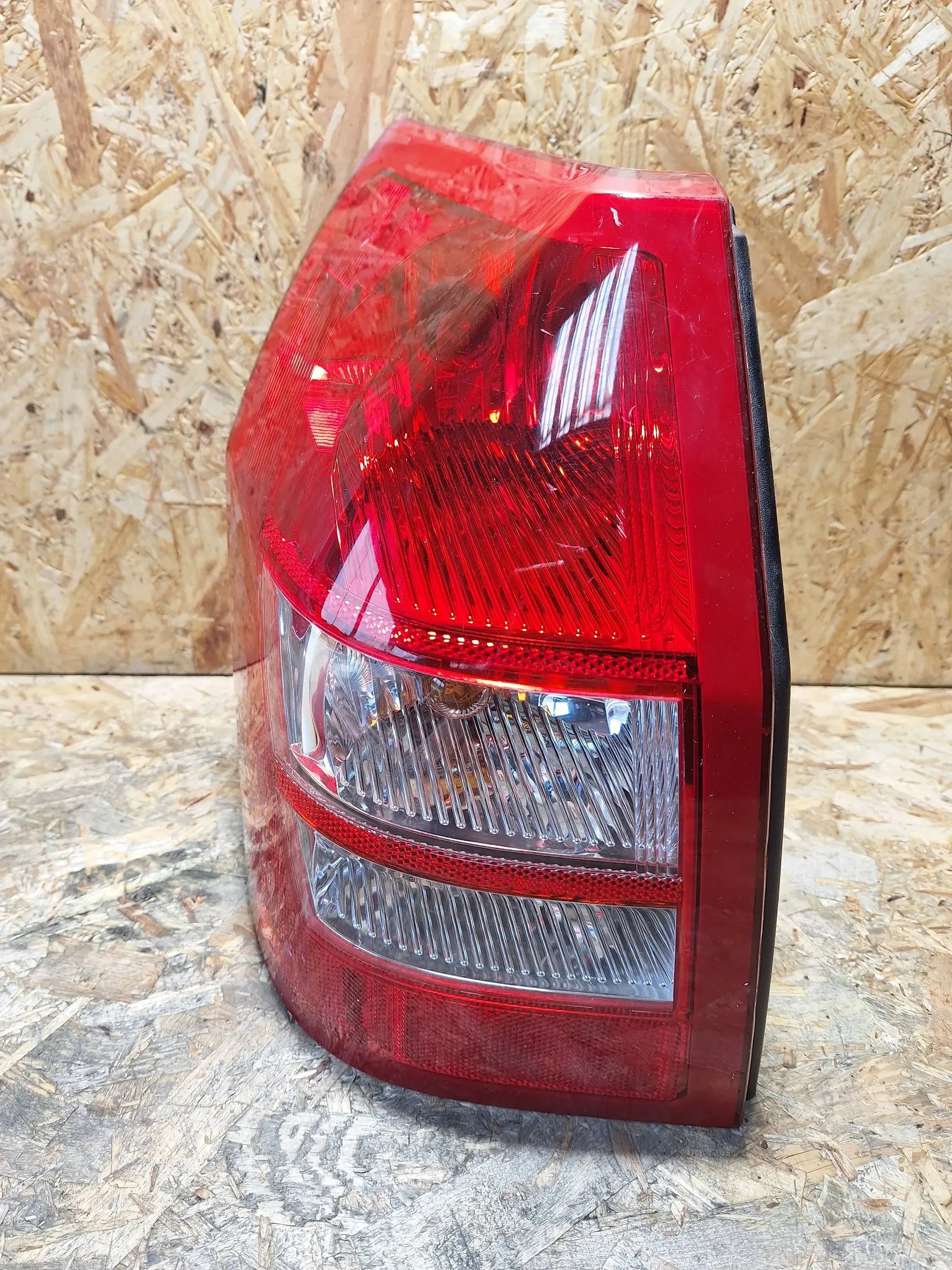 light rear part left CHRYSLER 300C KOMBI 04-10 EU 04805967AG