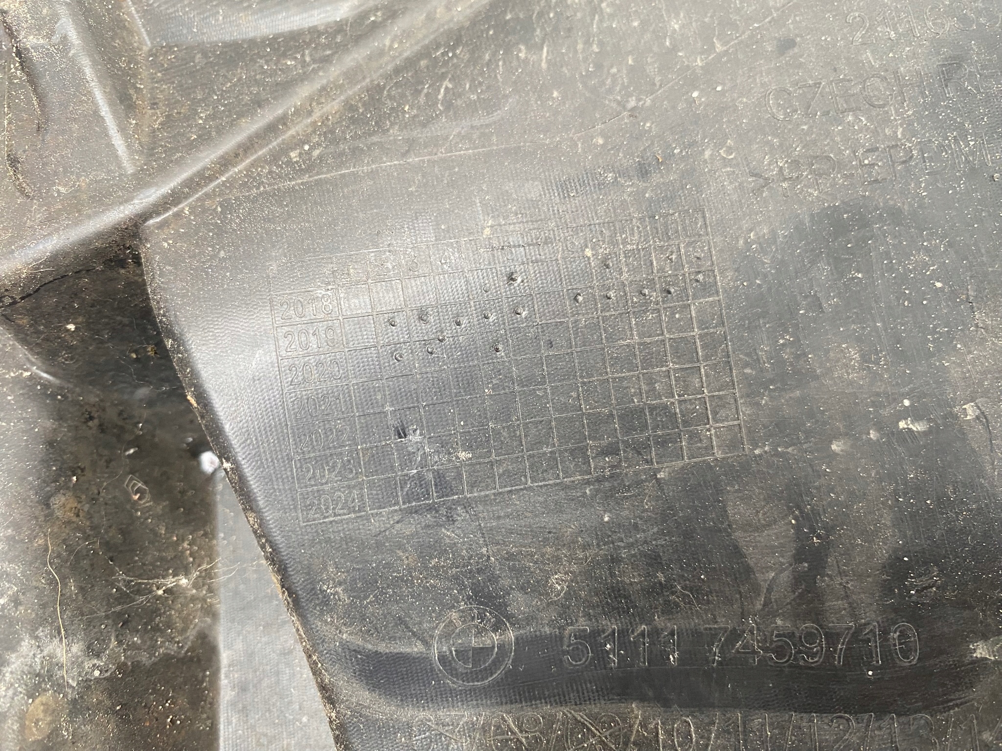 BMW 1 F40 19- holder bumper bracket right front 7459710