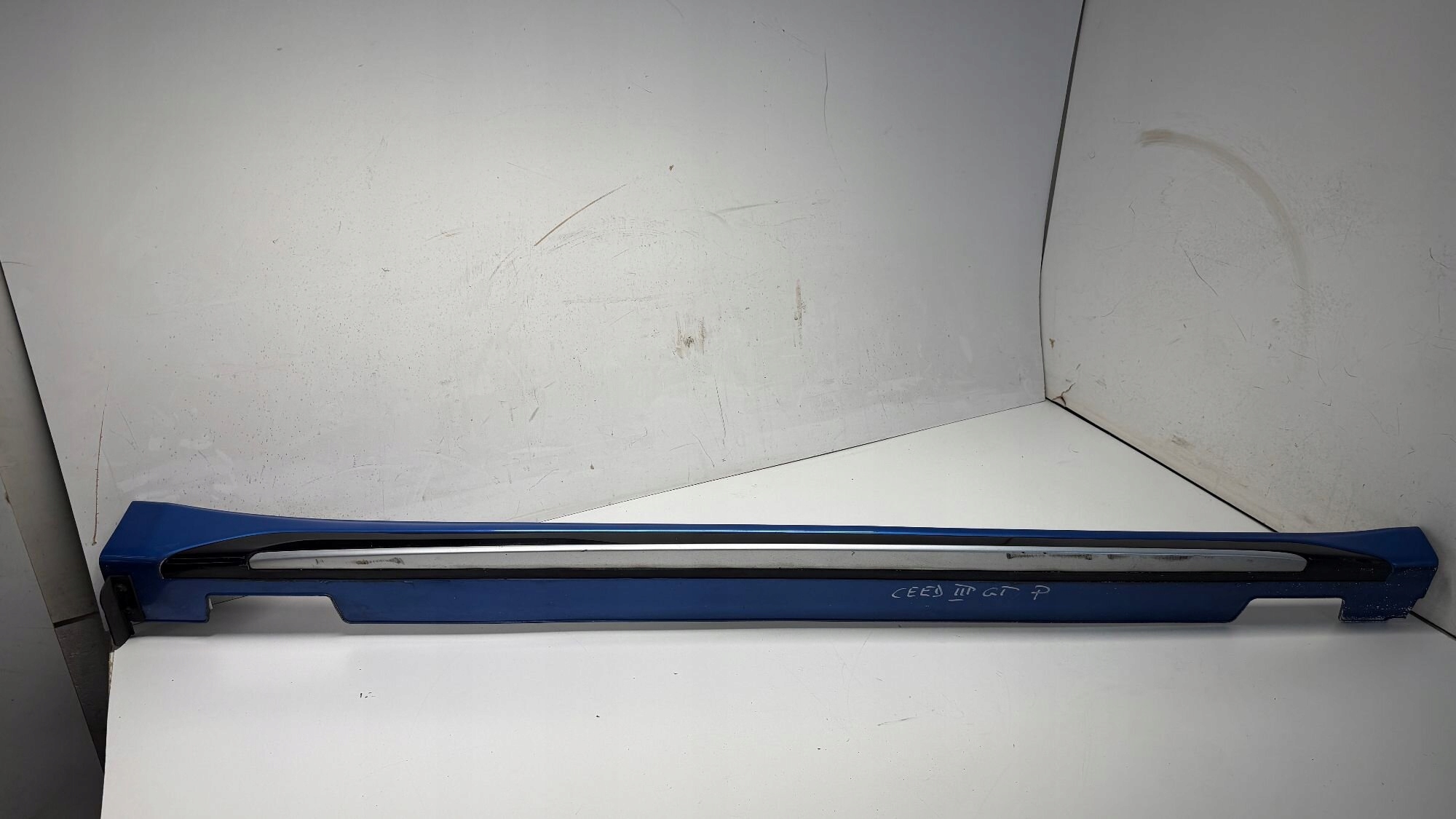 KIA CEED III GT-LINE moulding threshold right colour B3 17-24