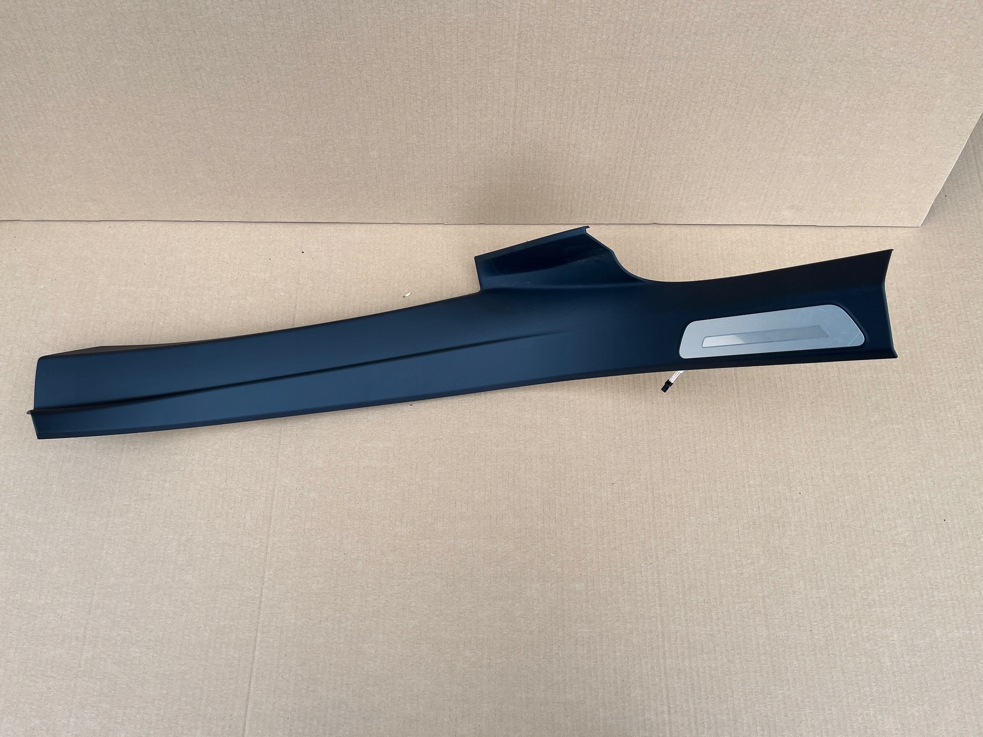 Audi A8 D4 moulding cover cap threshold right rear part 4H0864608F