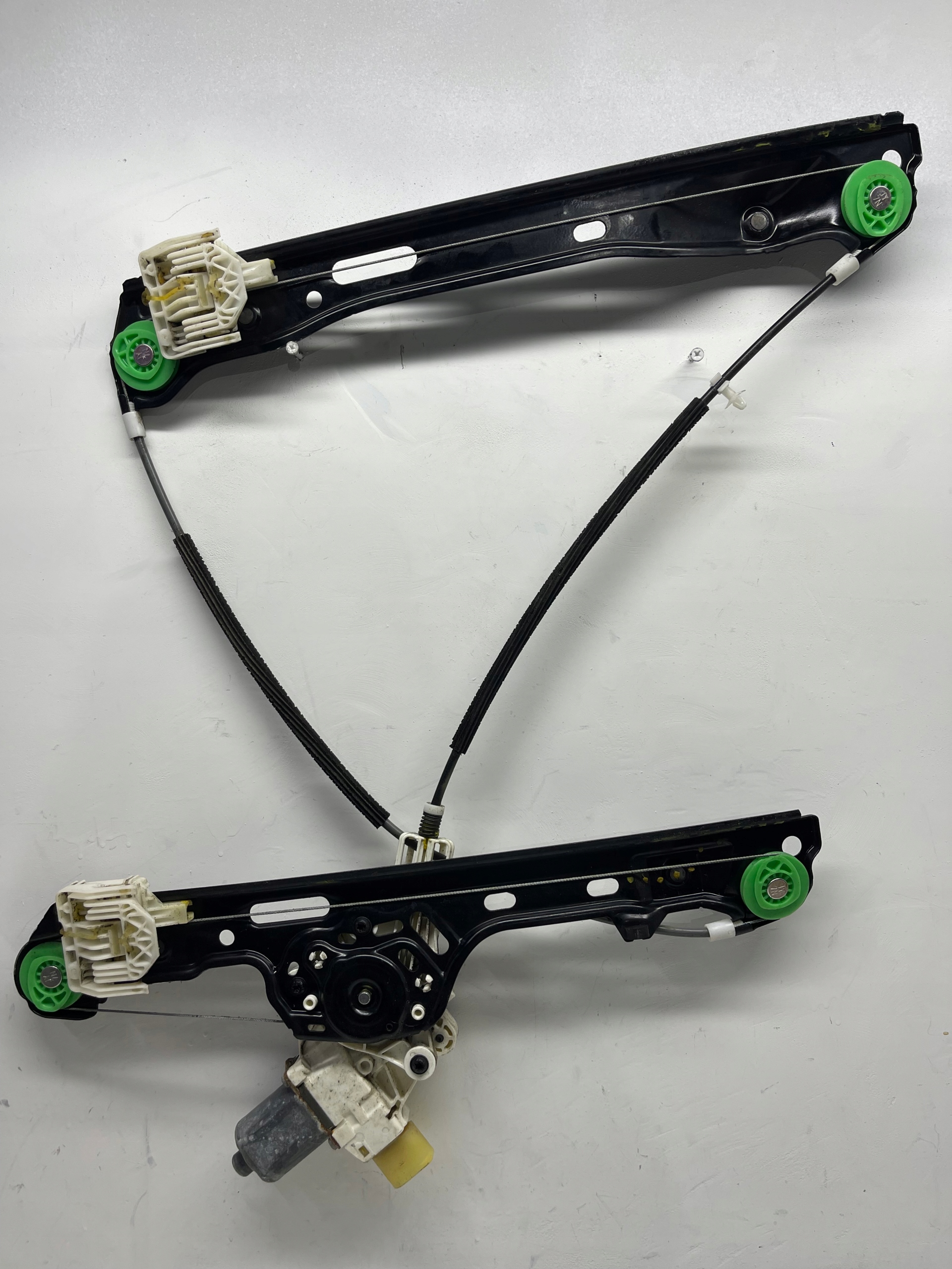 BMW 1 E87 window regulator right front 7067796