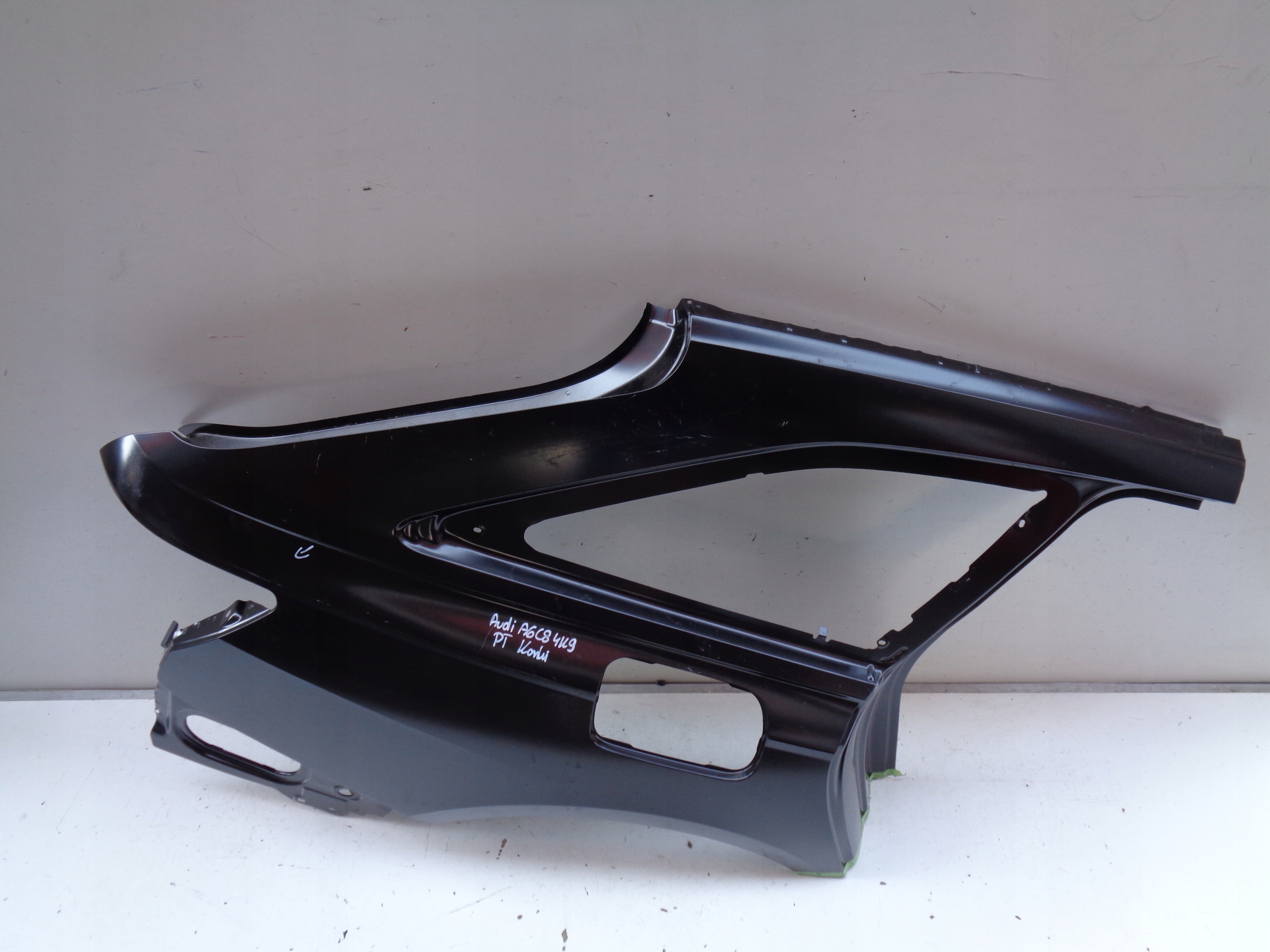 BŁOTNIK PRAWY TYLNY REPERATURKA AUDI A6 C8 4K9 18- KOMBI Numer katalogowy części 4K9809838 BŁOTNIK PRAWY TYLNY REPERATURKA AUDI A6 C8 4K9 18- KOMBI