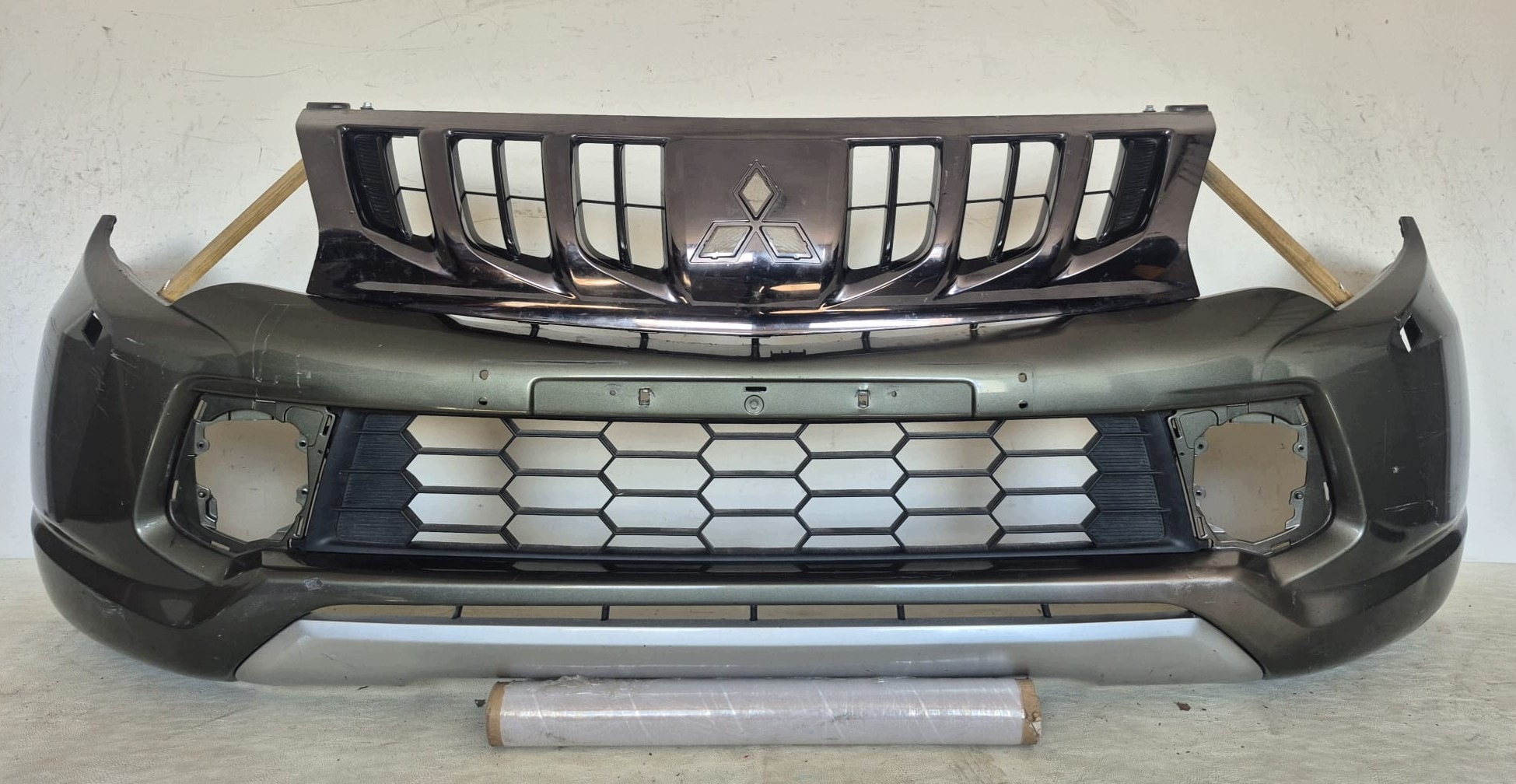 MITSUBISHI L200 V 5 15- bumper front front SPR 6400F763