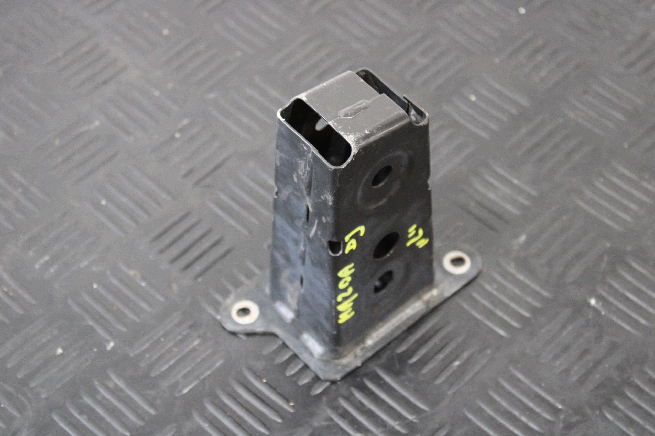 beam tip left D09H MAZDA 2 II DJ LIFT