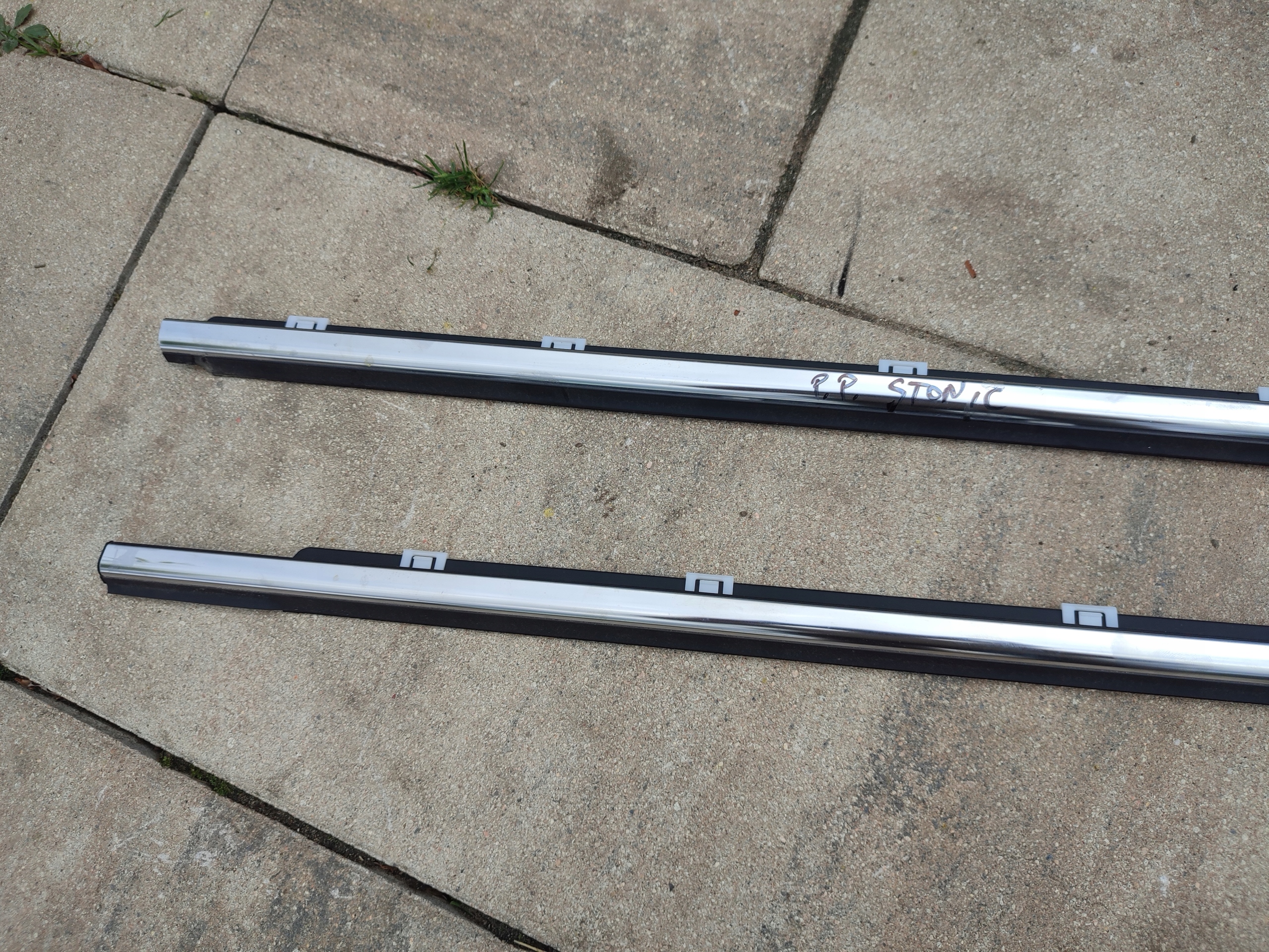 LISTWA ZGARNIAJĄCA DRZWI LEWA PRZÓD PRZEDNIA KIA STONIC LIFT Typ samochodu Samochody osobowe