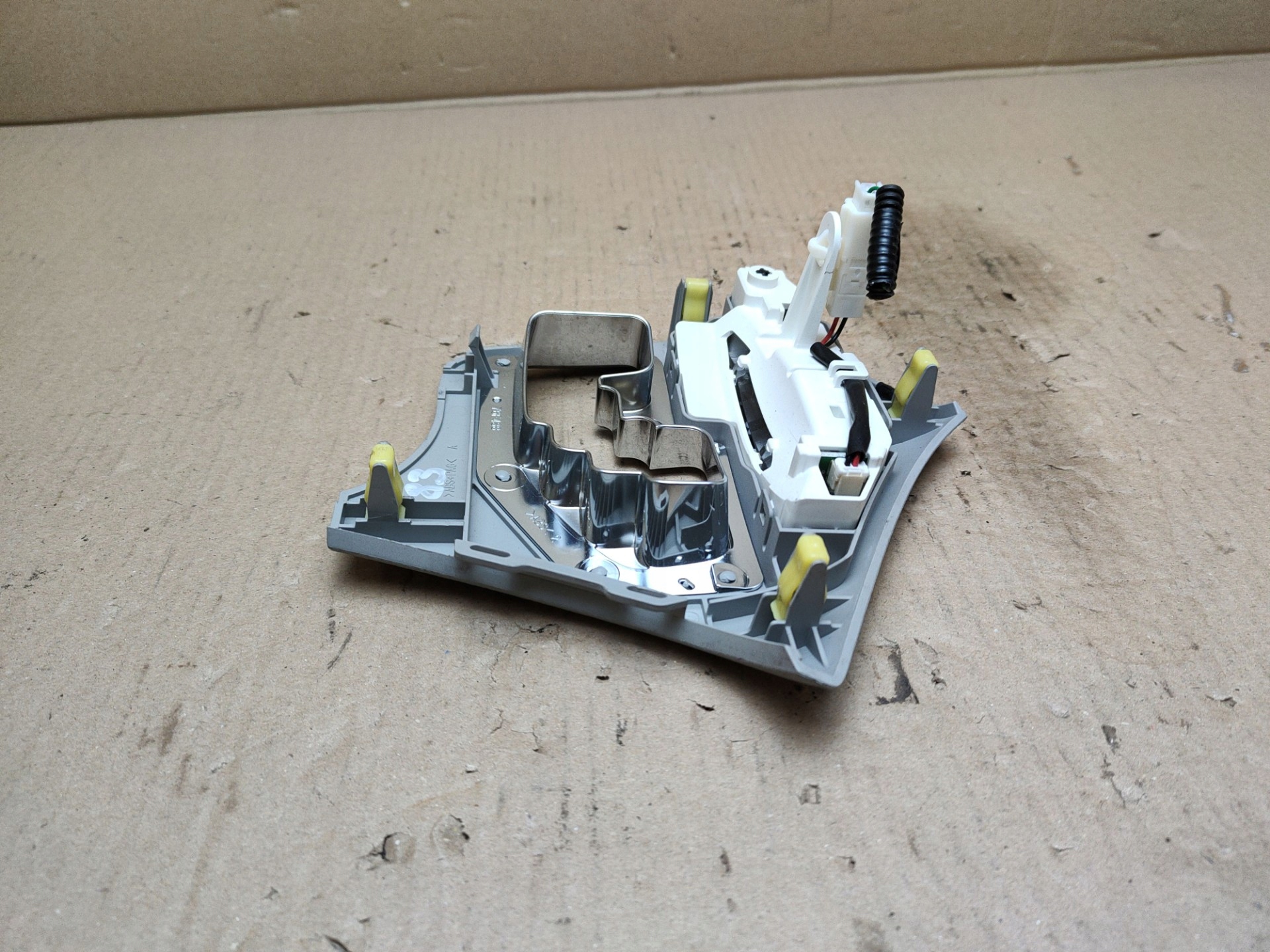 frame drazka changes of the gear Toyota Sienna 3 2011 76F438