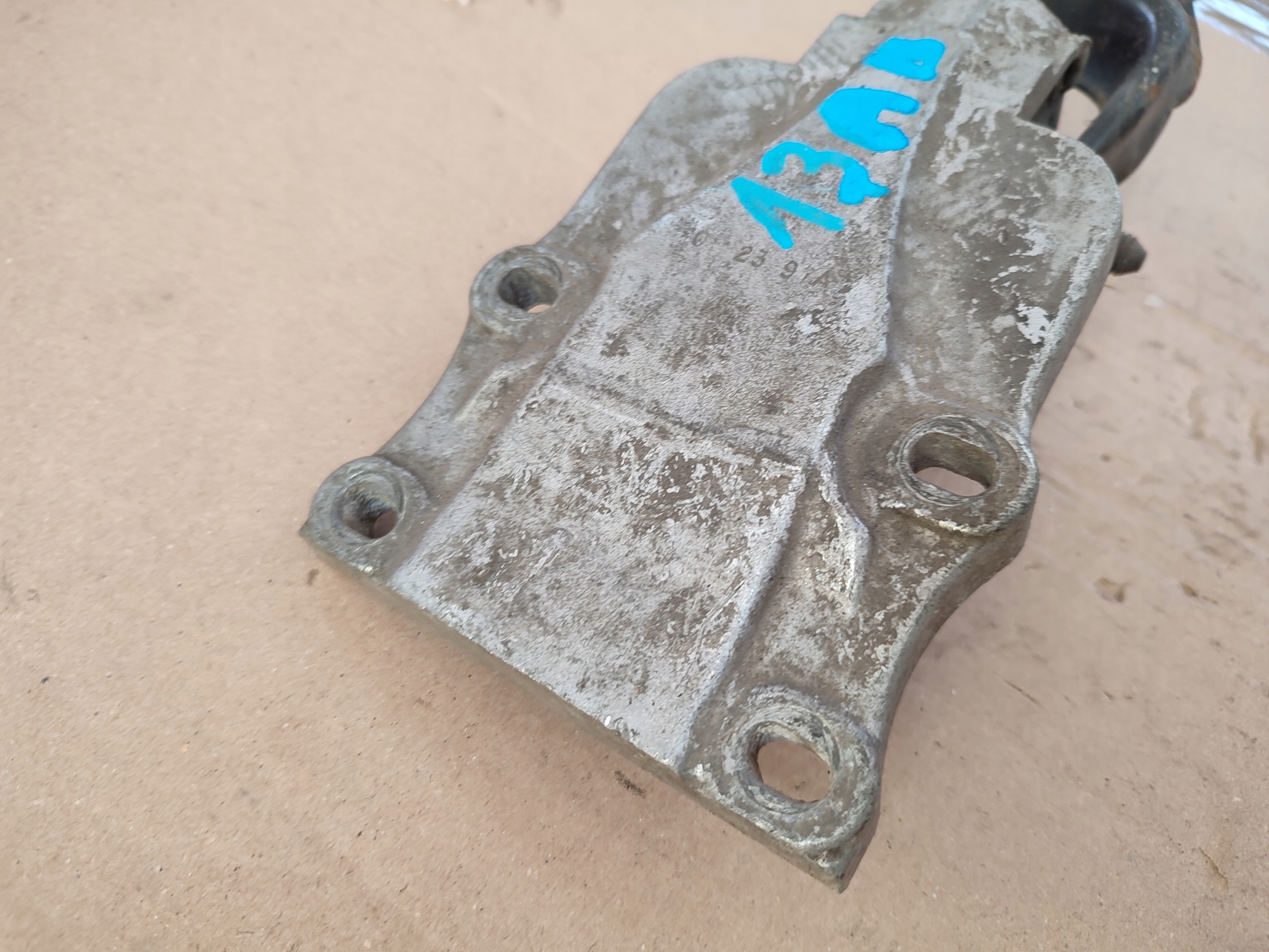 holder engine mount Opel Sintra