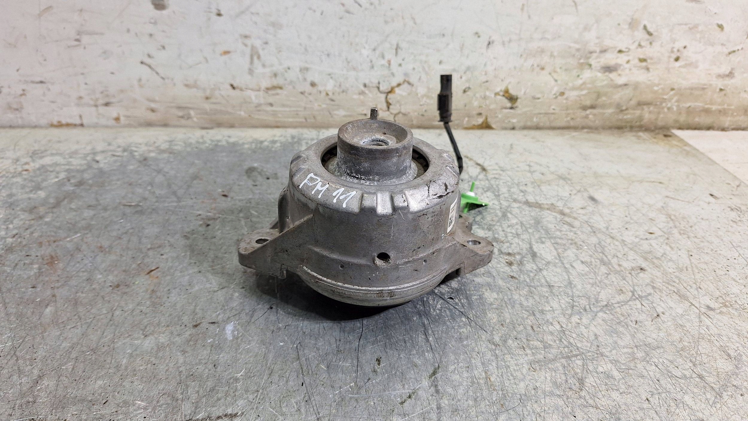 engine mount left A2052405217 MERCEDES C KLSA W205 2.2 CDI 4MATIC