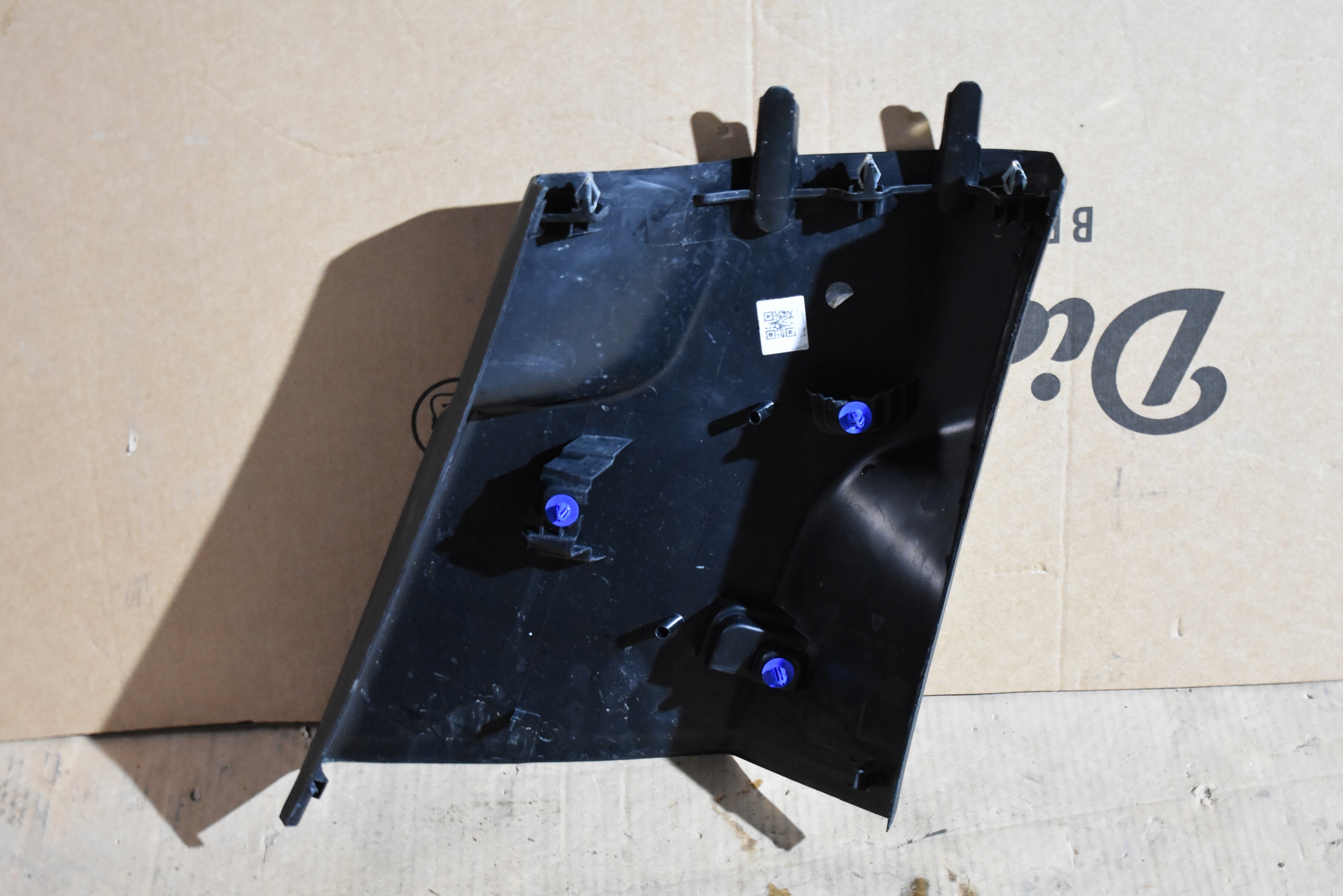 cover SLUPKA B left PORSCHE TAYCAN 1 9