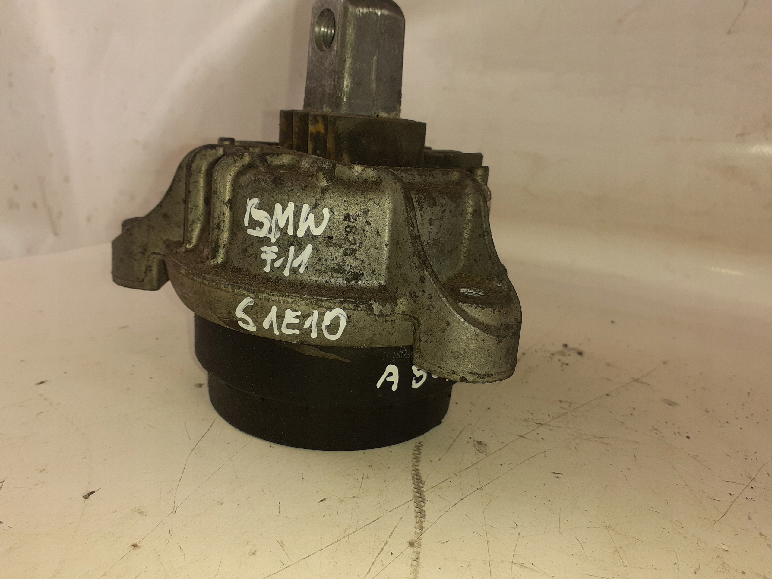 engine mount BMW F11 2.0D