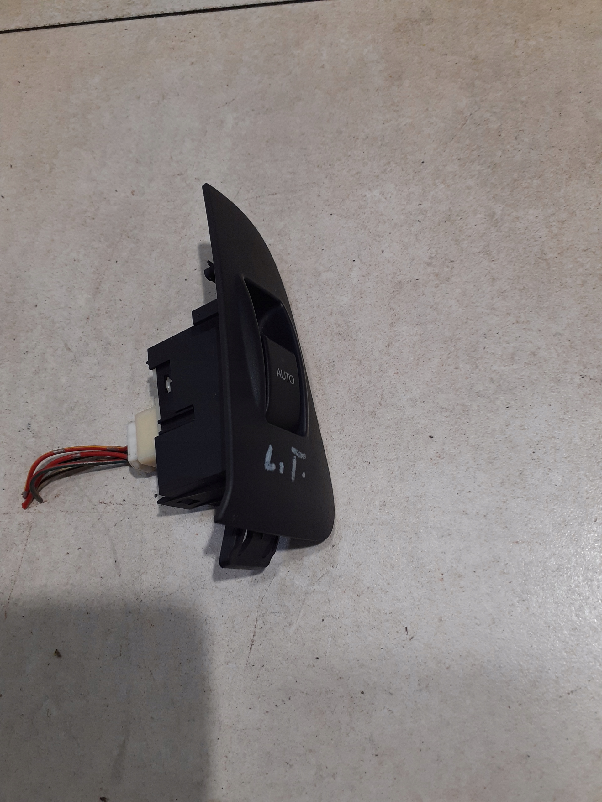 button PANEL windows left rear part TOYOTA AVENSIS T25 2.0 D4D