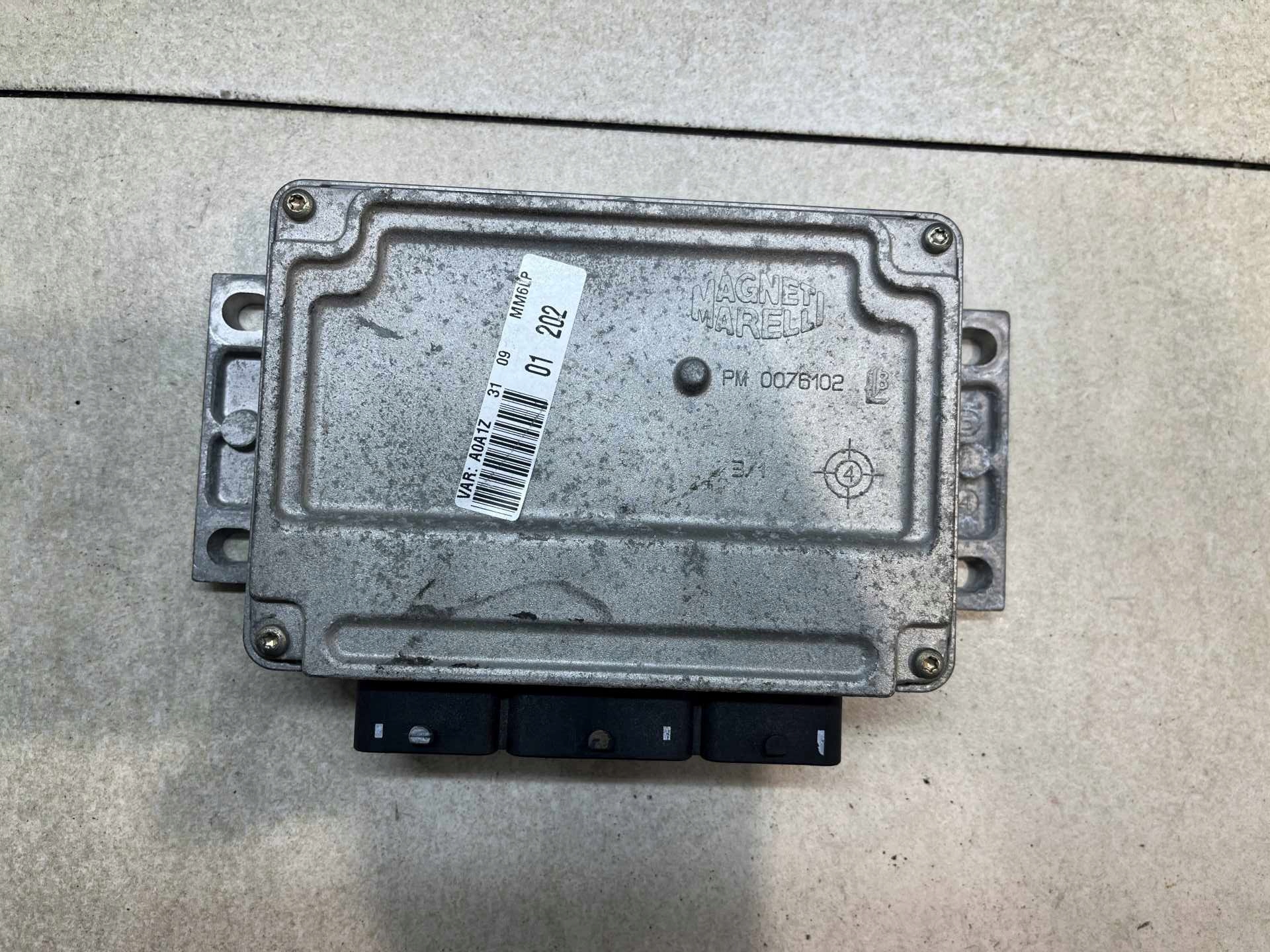 control unit computer of the engine PEUGEOT 1007 1.4 16V 9661377380