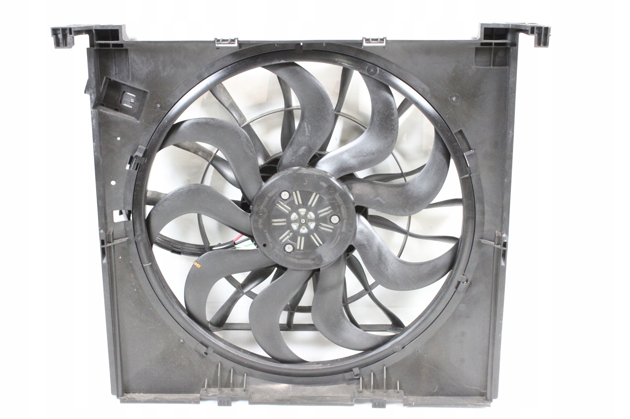 NOWY OE WENTYLATOR KLIMATYZACJI 600W BMW G70 i7