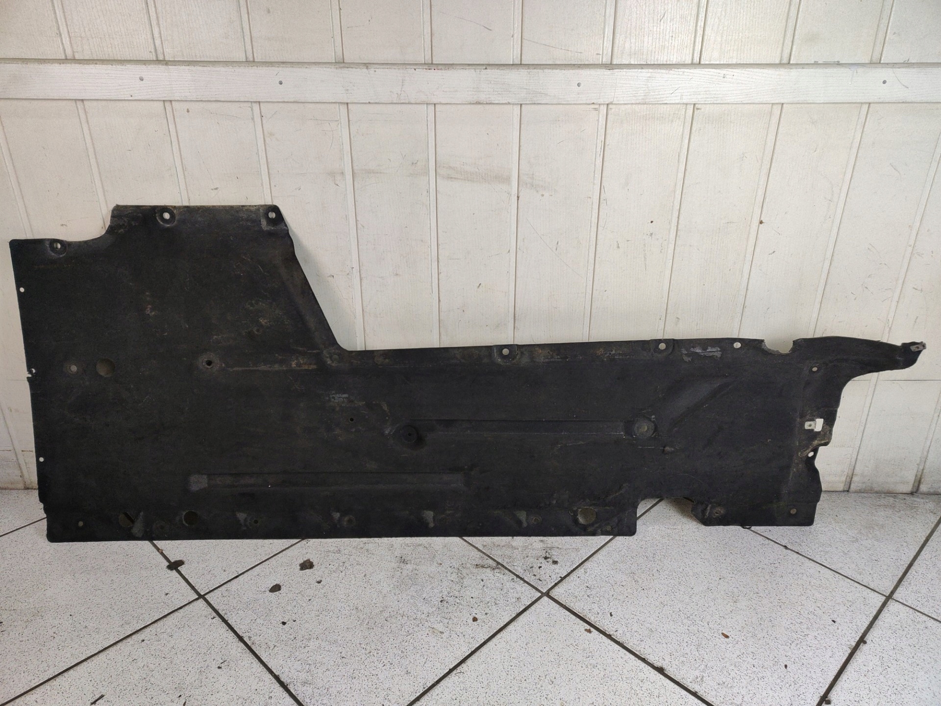 cover chassis left side BMW 3 F30 2013 7241833