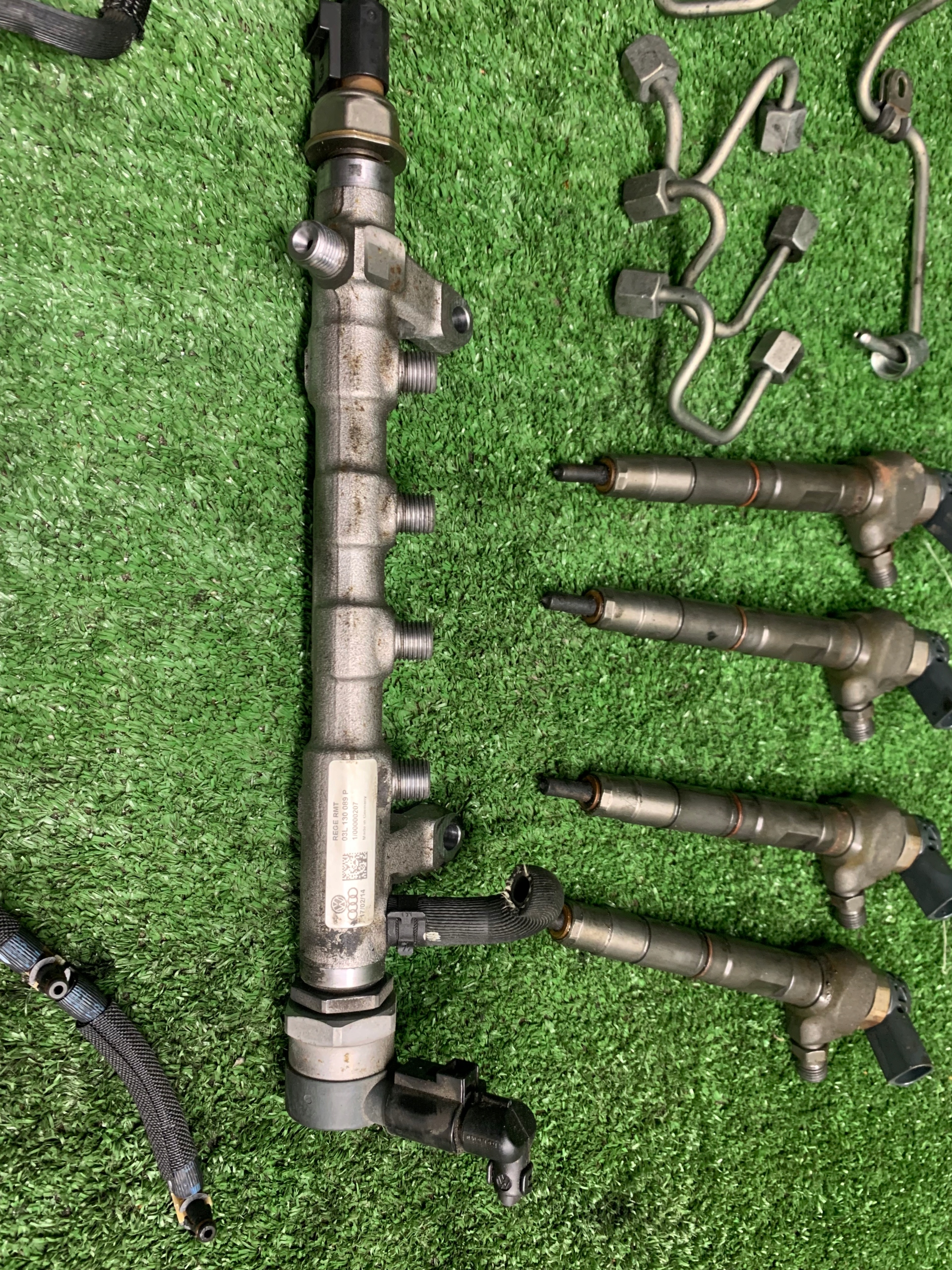 AUDI A4 A5 2.0 TDI CGL trysky pumpa POMPOWTRYSKOWA 03L130755D 03L130277J