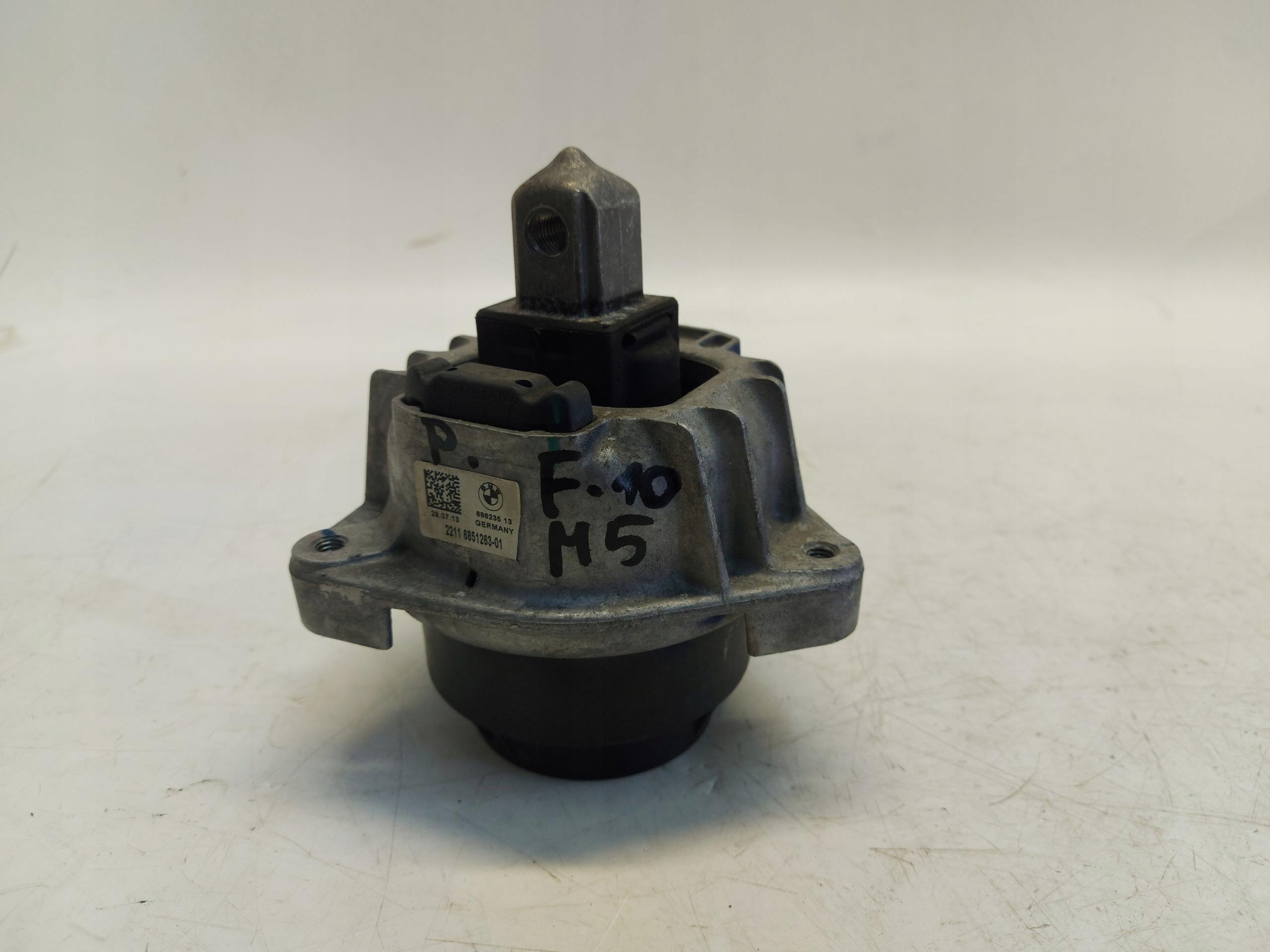BMW F10 M5 M6, 2013 holder engine mount right 6851263