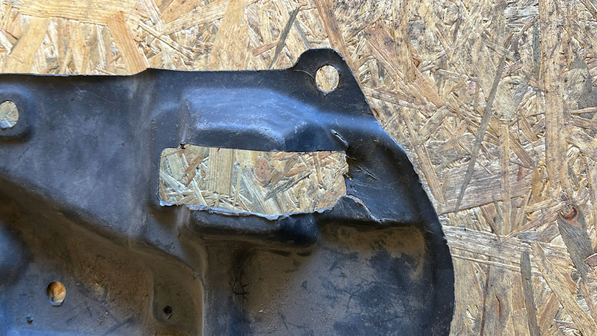 motor cover lower left left front TOYOTA AVENSIS VERSO 01-09