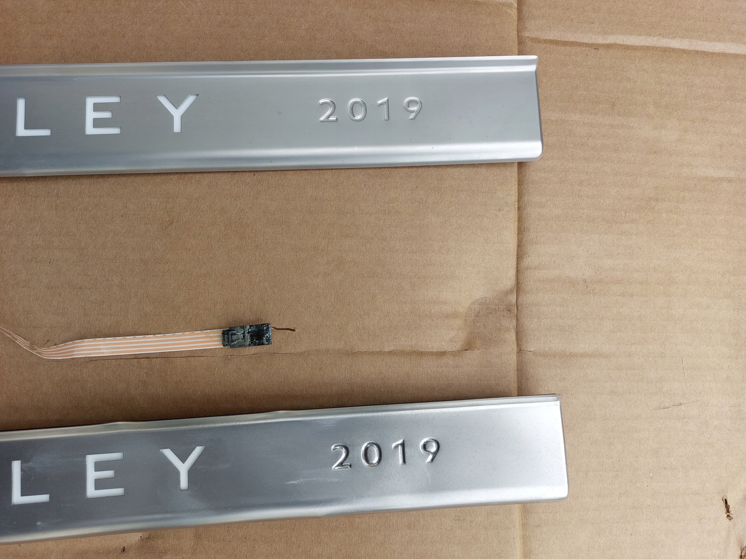 mouldings threshold PODSWIETLANE CONTINENTAL GT 19r