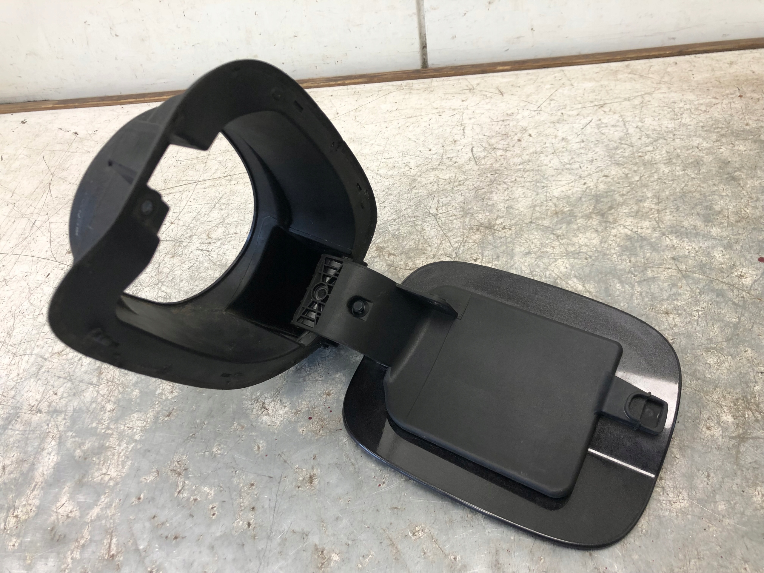 Volet trappe carburant Carburant AUDI Q5 8R0809999B