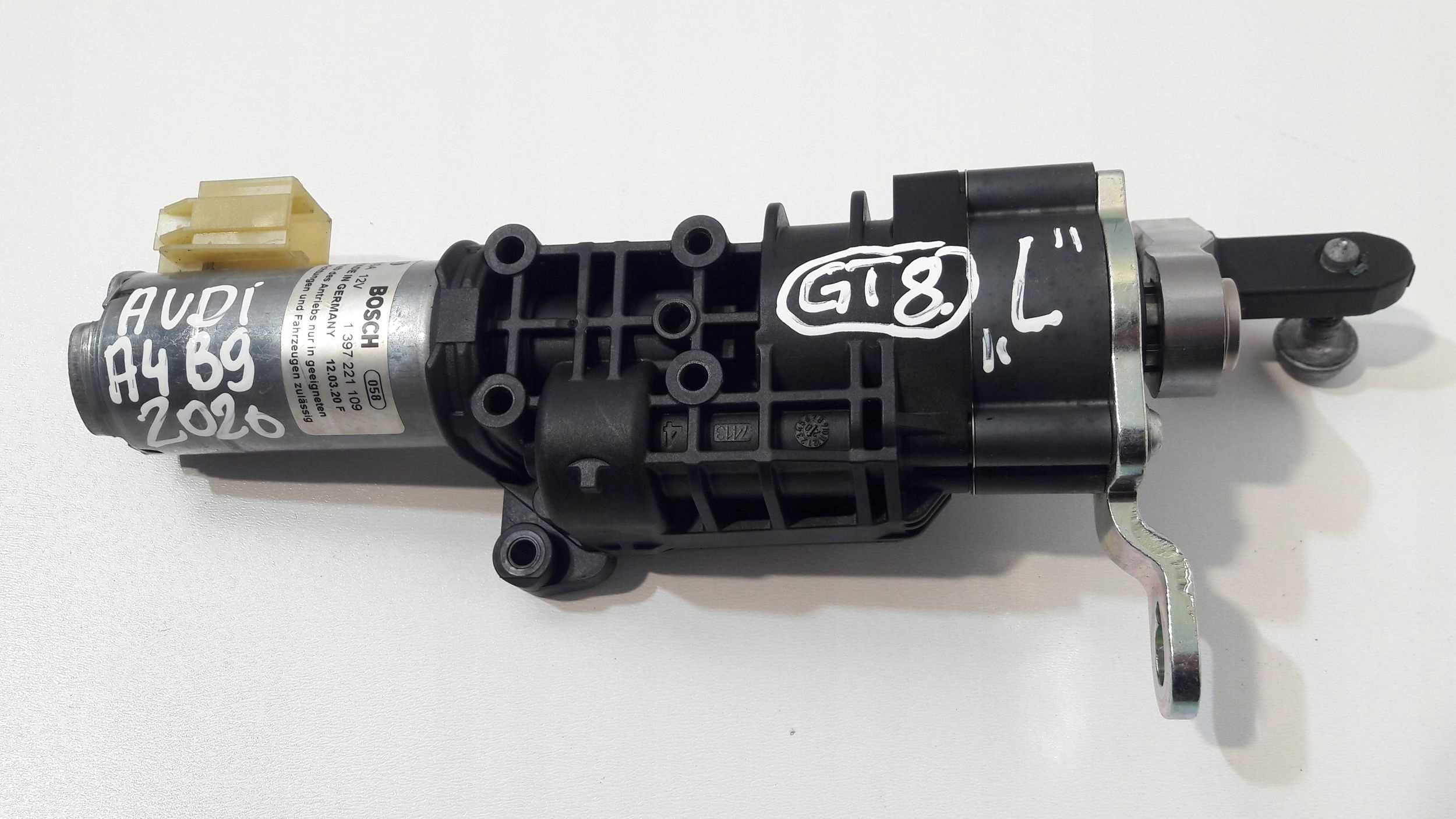 Audi A4 S4 B9 8W damper bonnet left 8W9827851D (GT8)