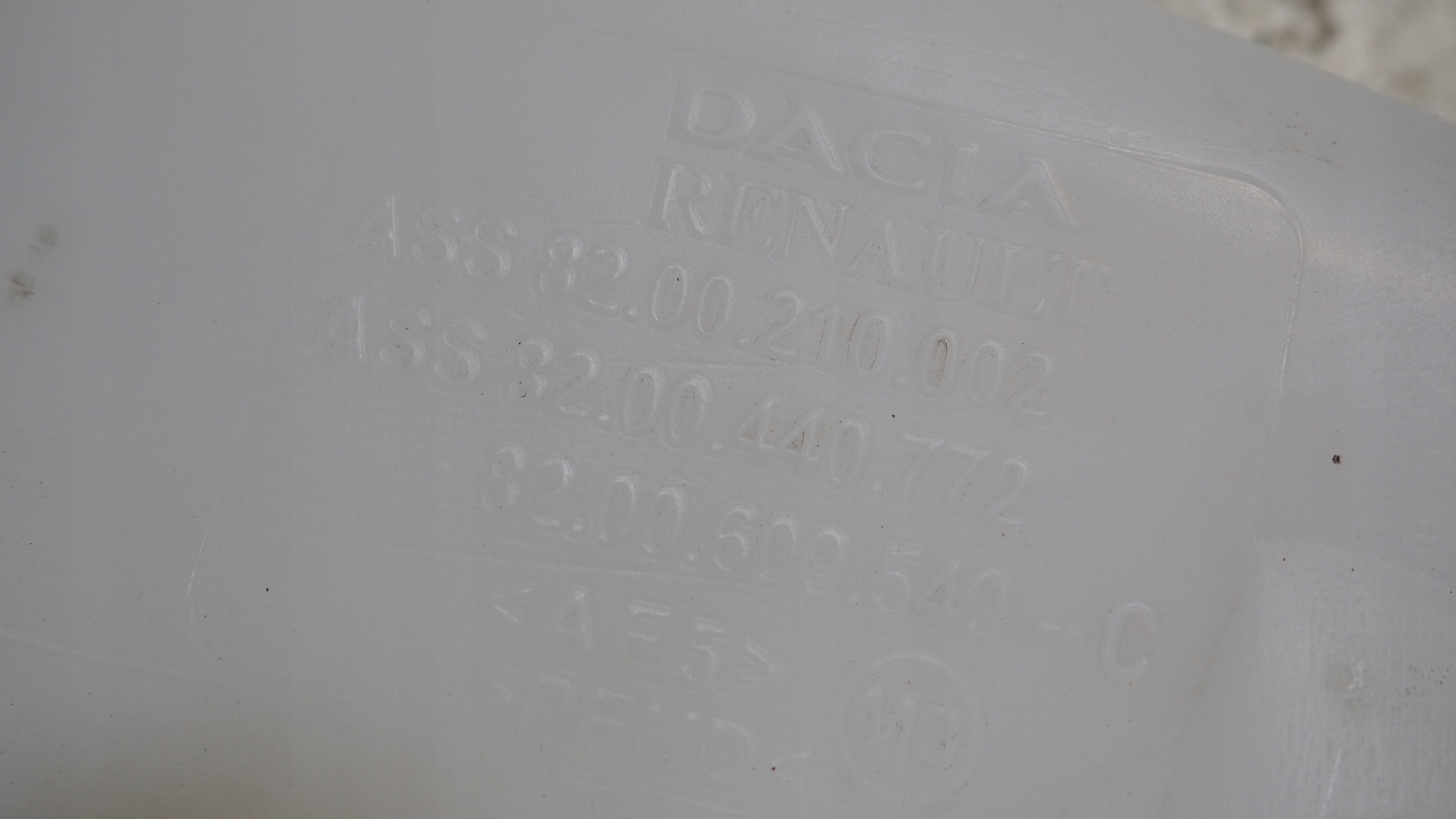 Dacia Duster nadrzka ostrekovacov 8200210002