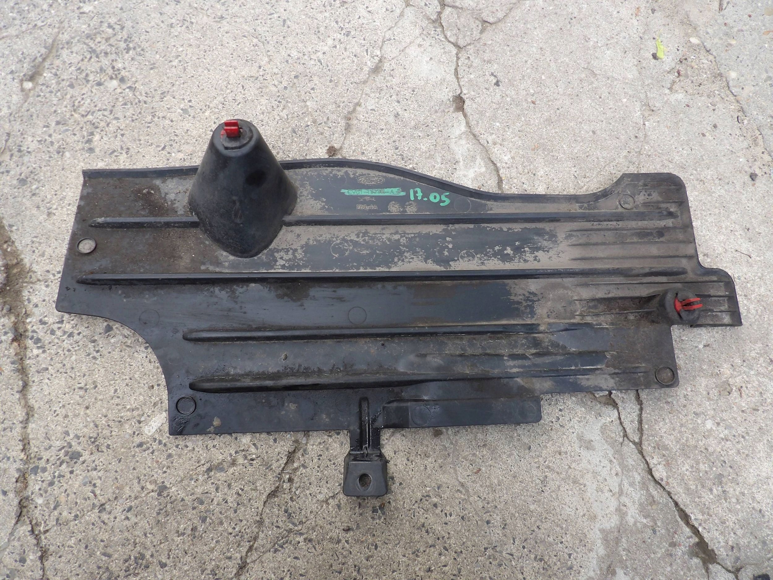 Ford Kuga MK2 2013 rear part side right cover central chassis