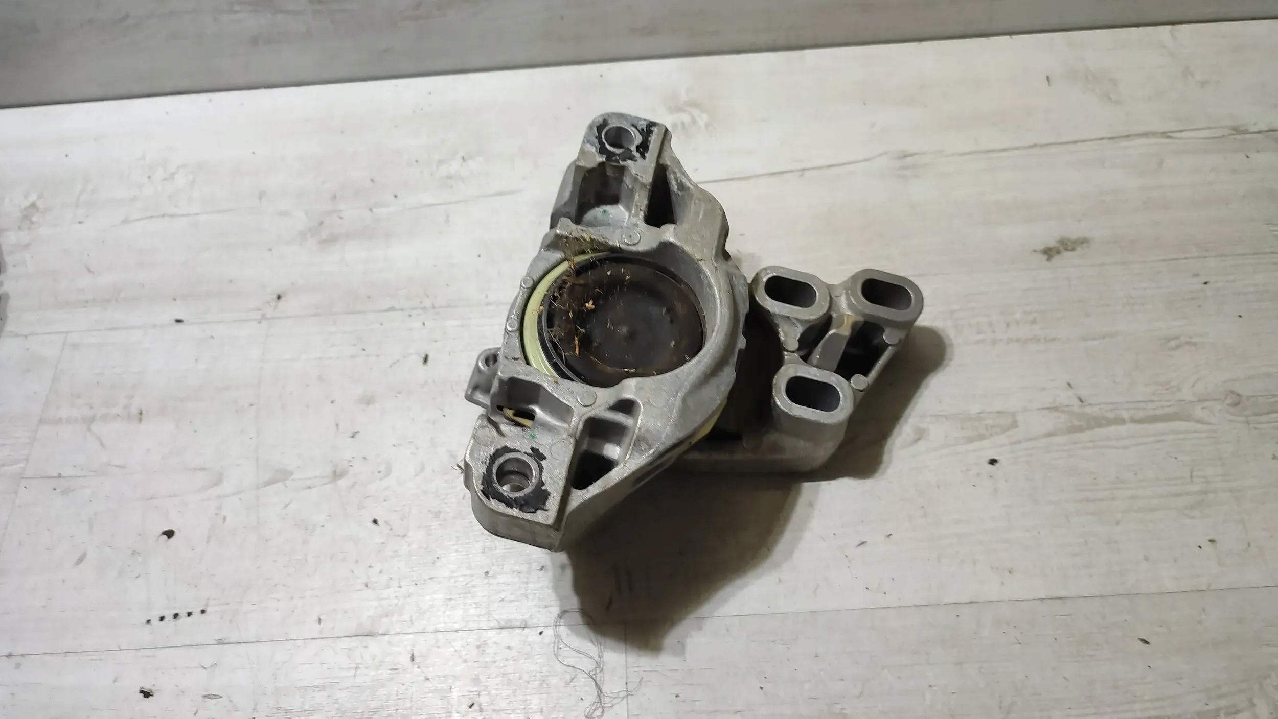Mercedes-Benz CLA W117 14r. 2.2cdi console engine mount
