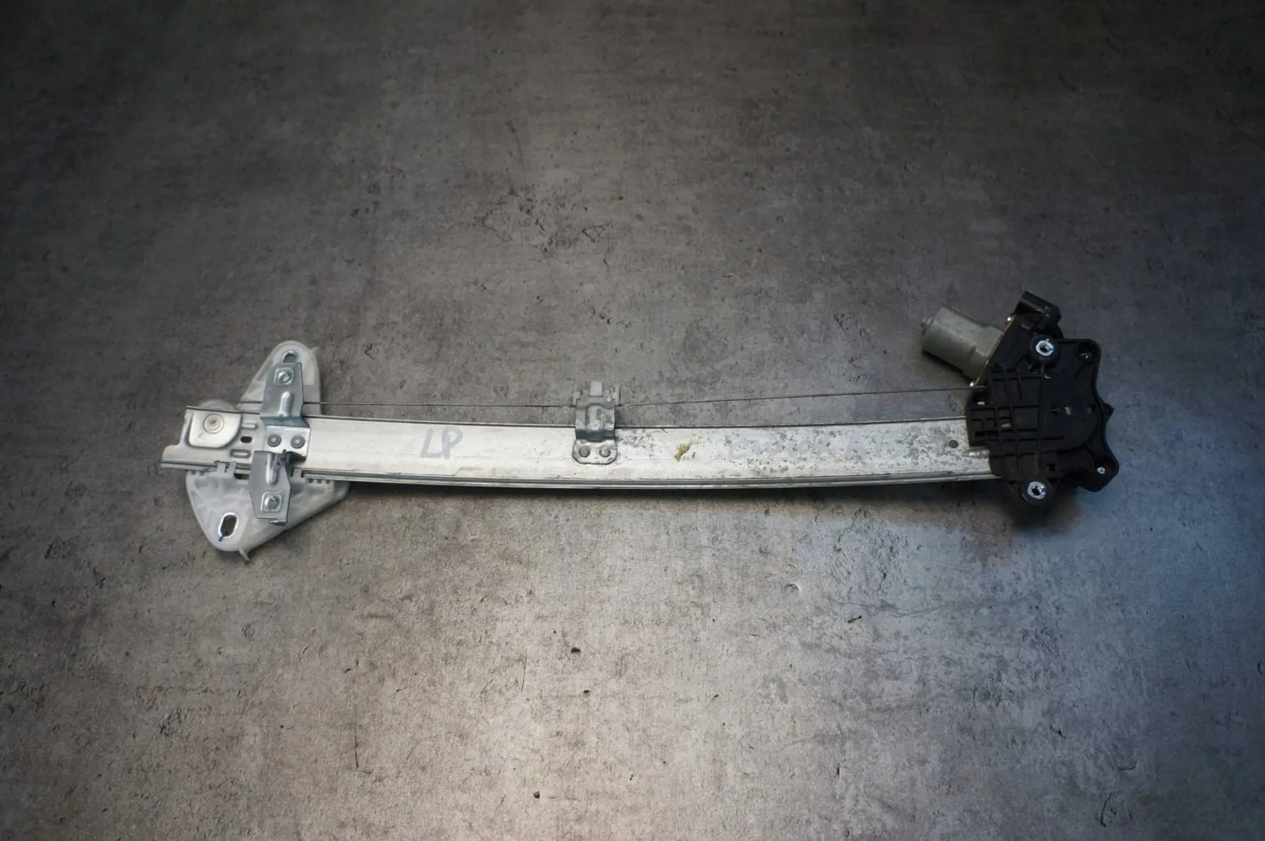 PODNOŚNIK MECHANIZM SZYBY LEWY PRZÓD PRZEDNI LEWY HONDA CIVIC X HB Numer katalogowy części CM093700A