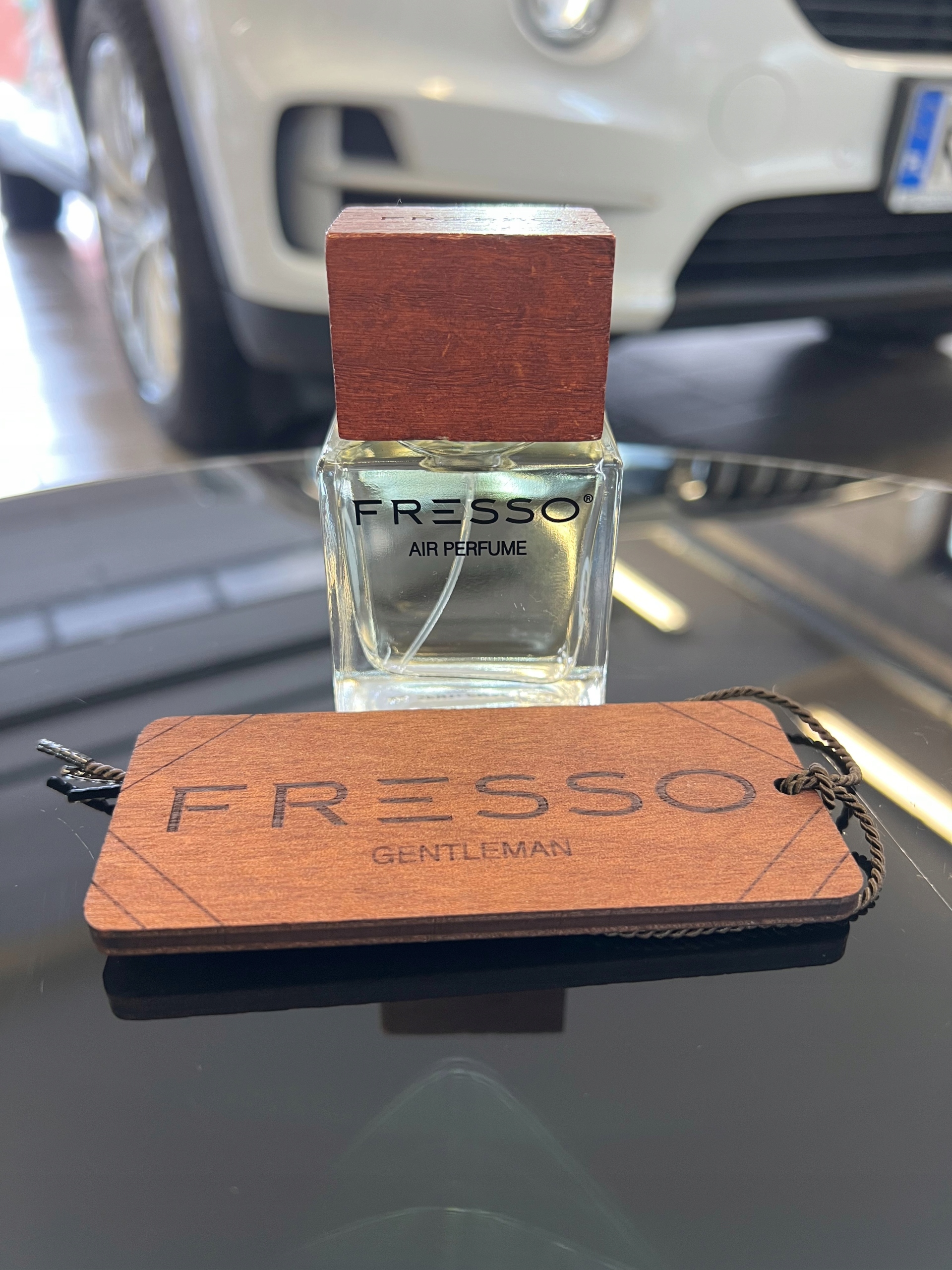 FRESSO GENTLEMAN PERFUMY SAMOCHODOWE 50ML + DREWNIANA ZAWIESZKA ZAPACHOWA Producent Fresso