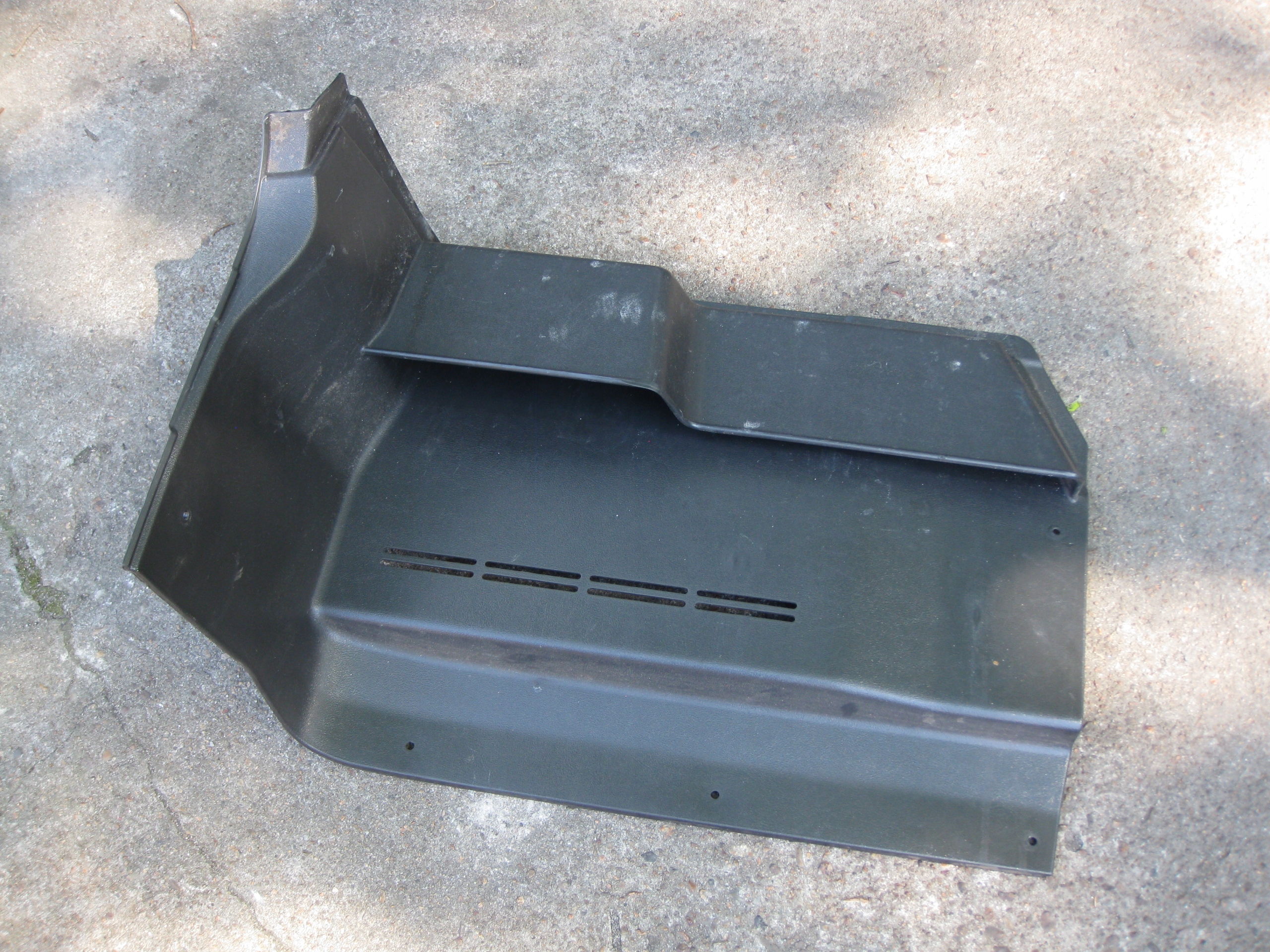 MERCEDES ATEGO 3 818 5.2D 18R passenger compartment cover left A9738460469