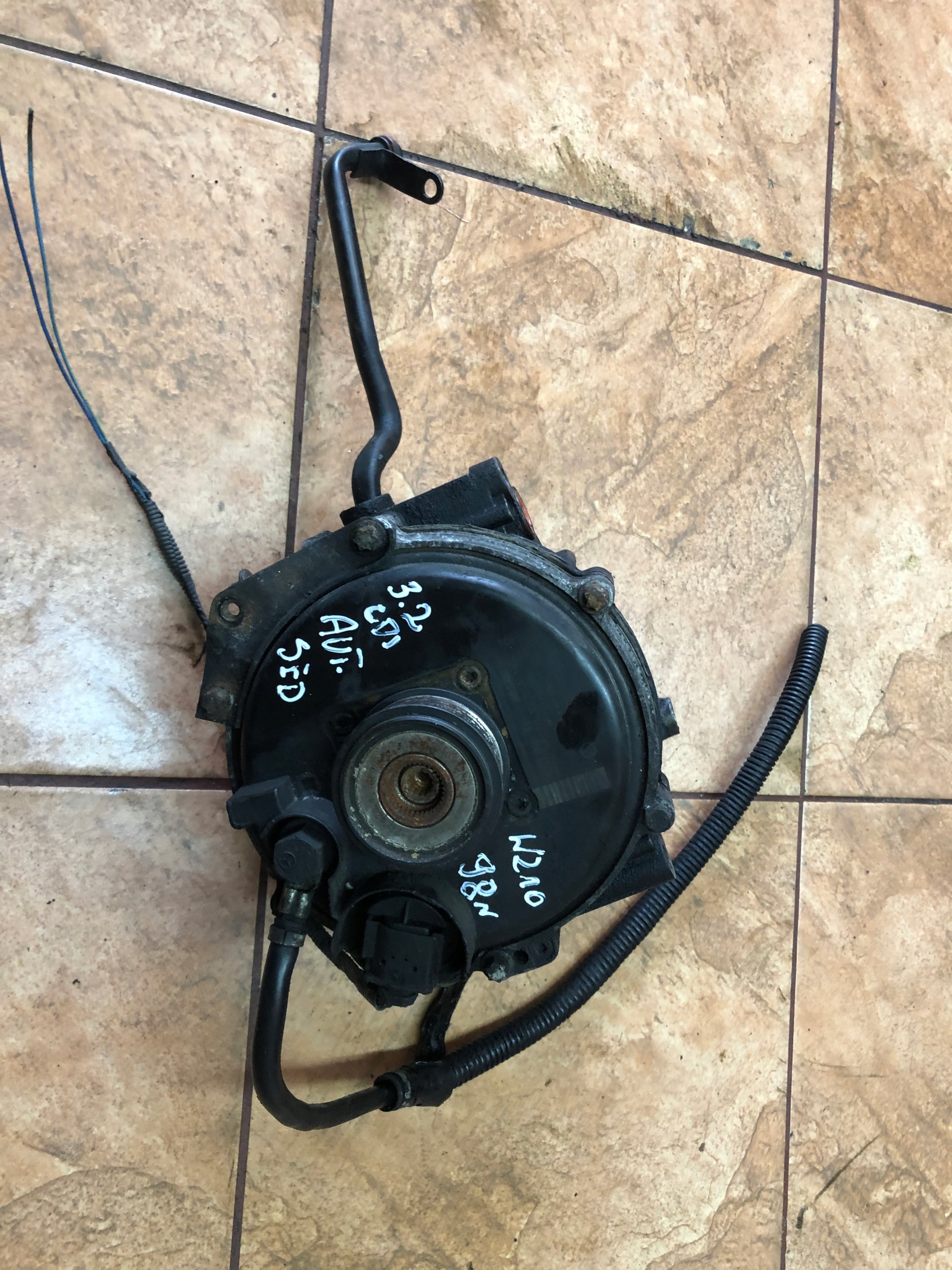 Генератор Mercedes-Бензин OE A0001502050