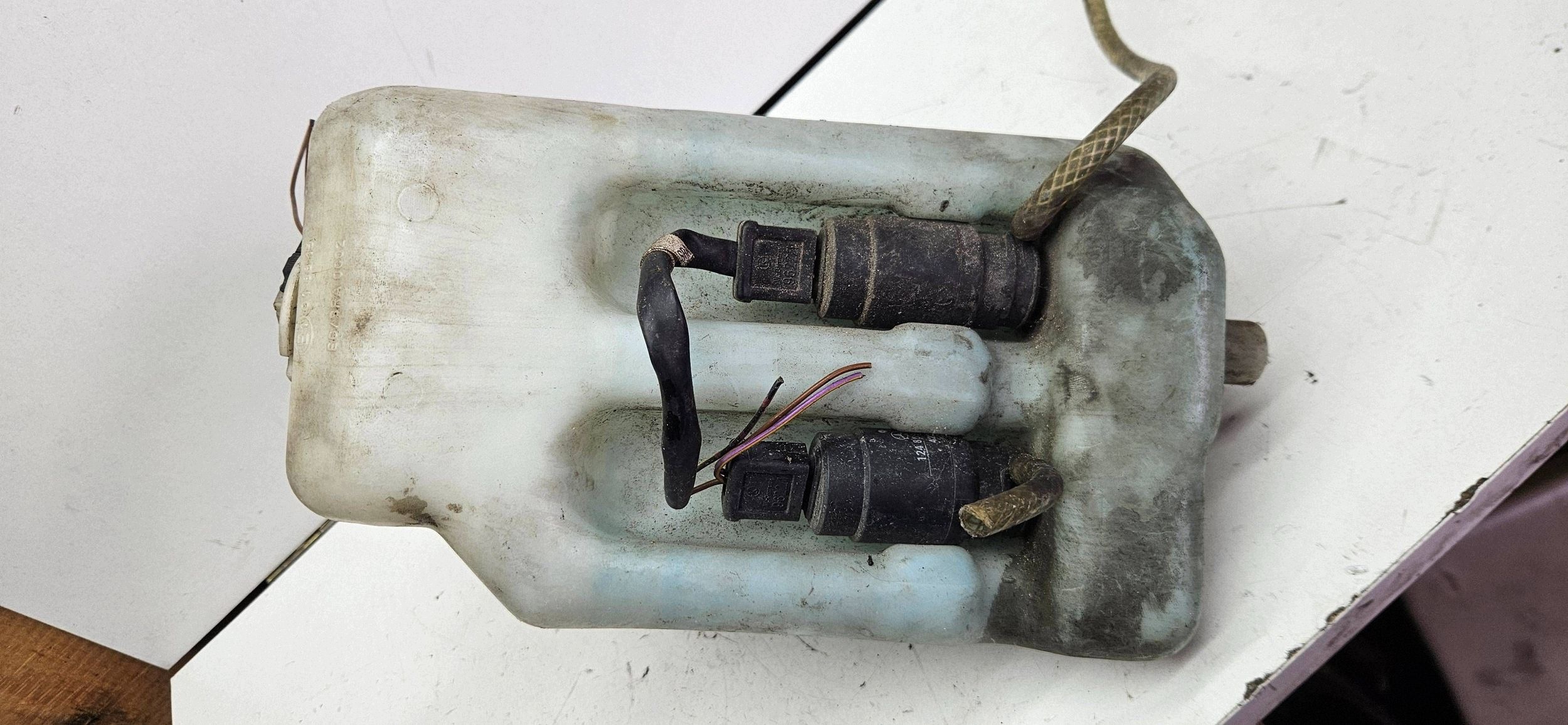 Mercedes-Benz E W124 washer fluid tank 1248691020