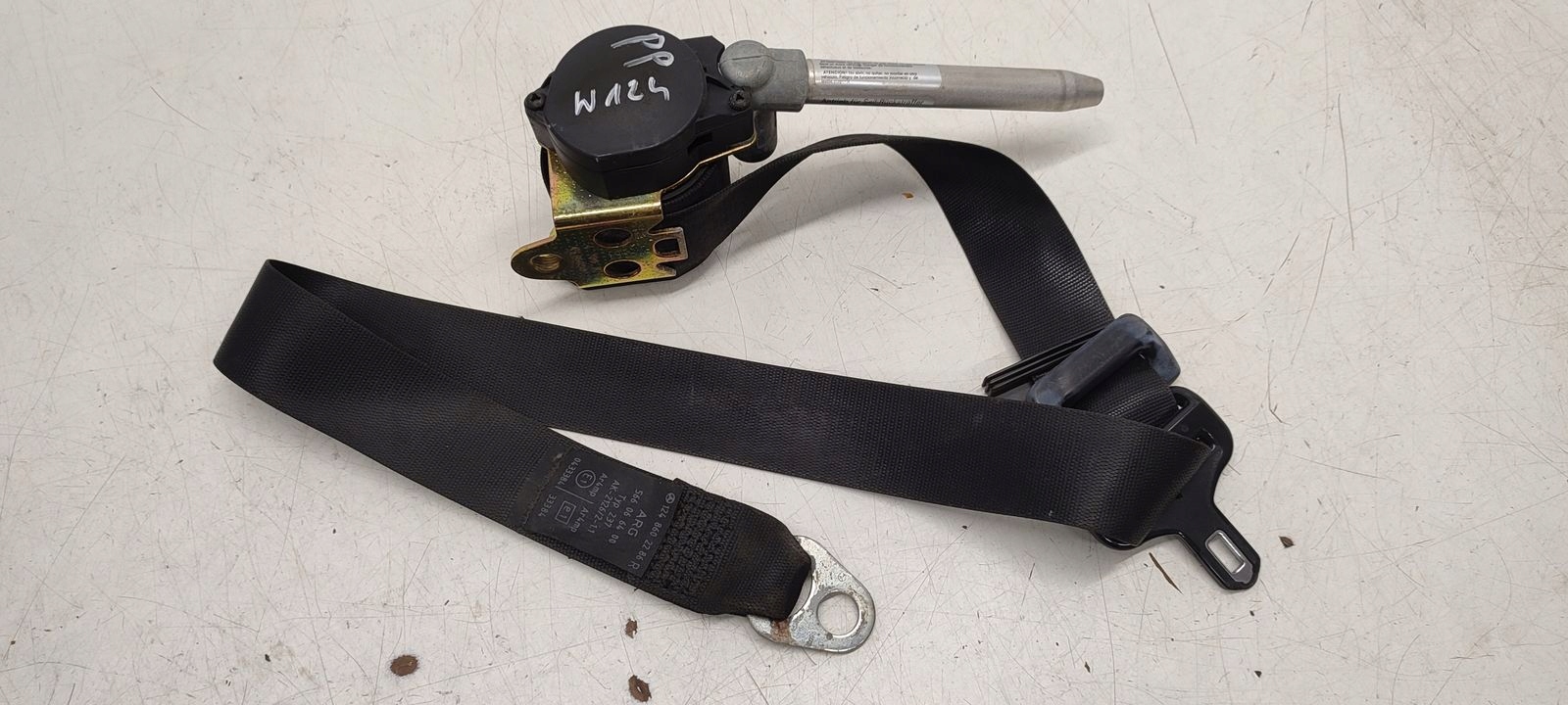 tension belt safety right front Mercedes W124 2,2