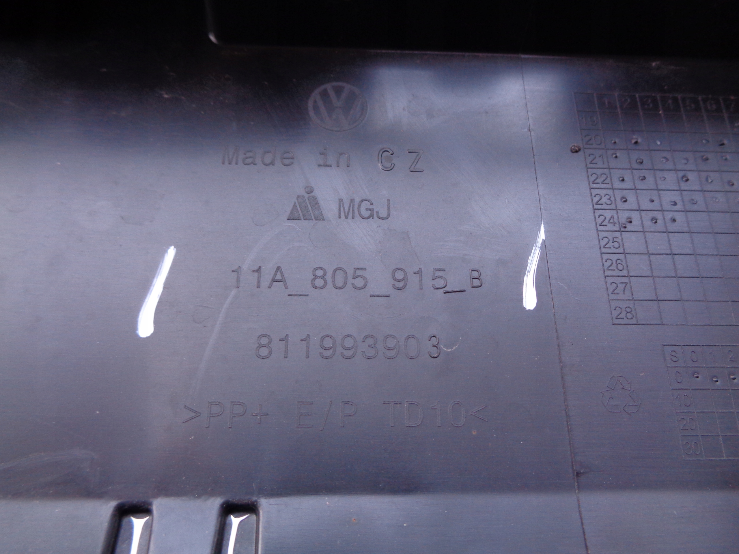 Blende Abdeckung unter Frontstoßstange VW ID4 11A 21